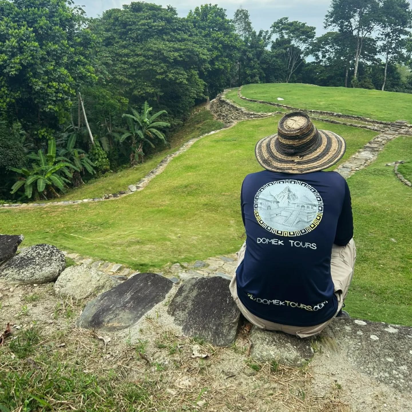 A local guide sitting at Bunkuany, the alternative lost city.