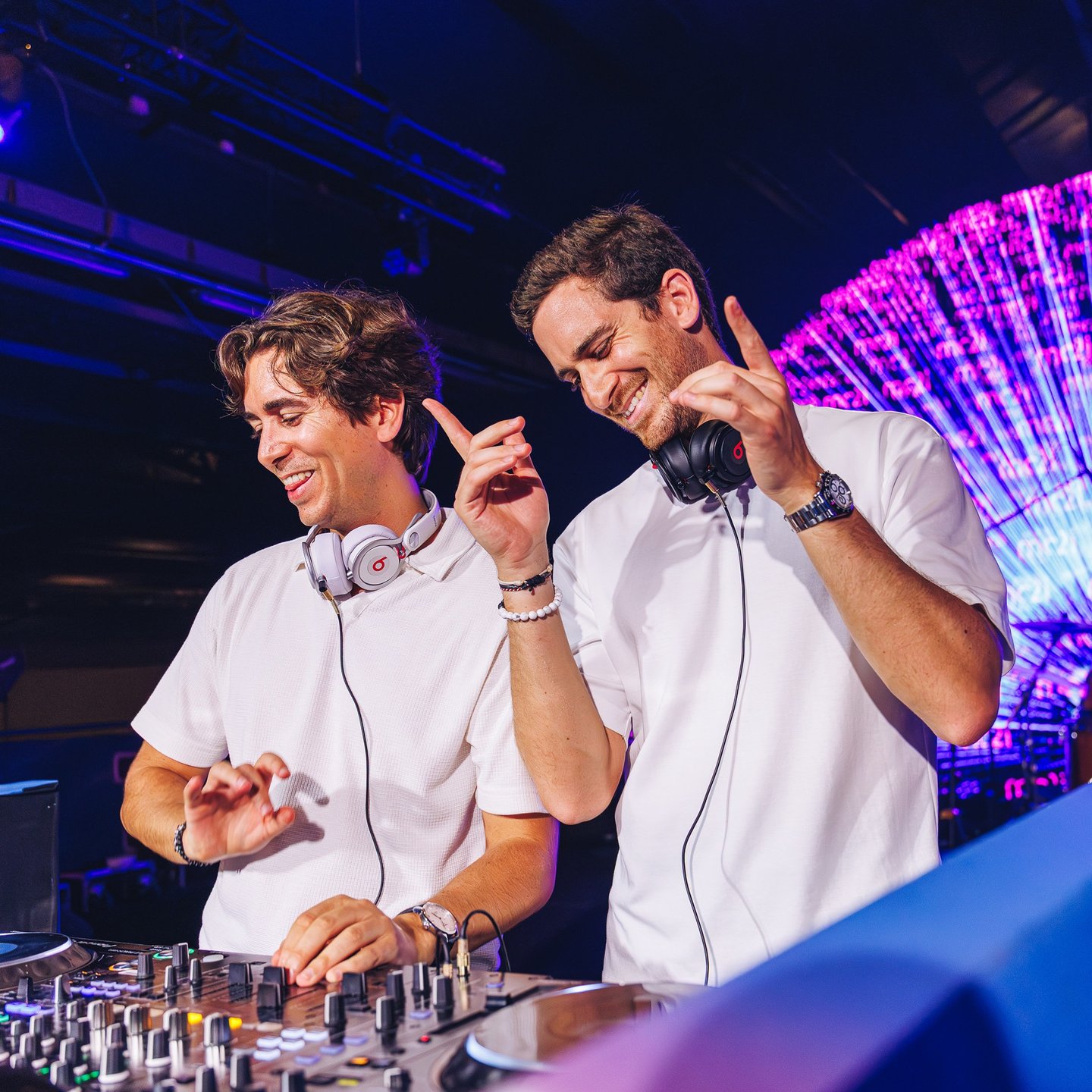 Thibault & Arnaud DJ et percussion – musique commerciale pour événements haut de gamme