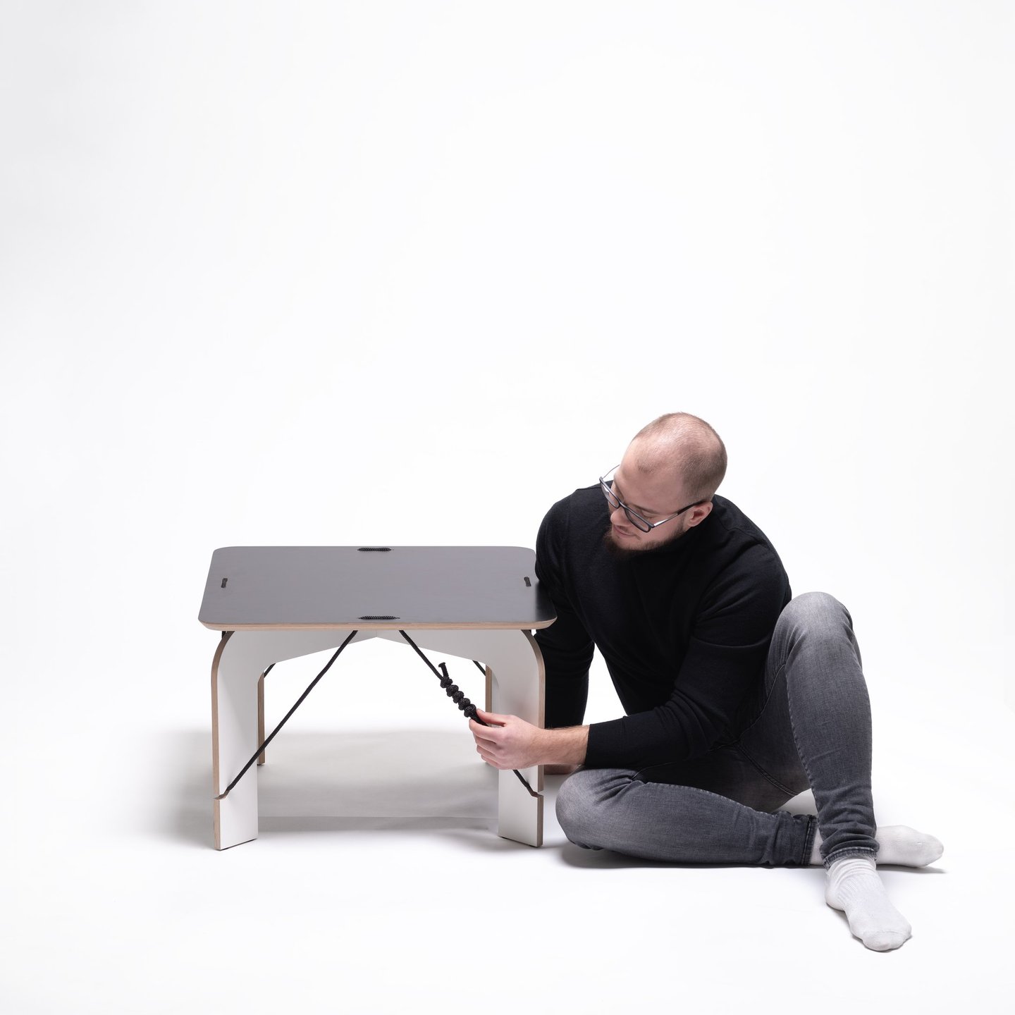 SOLIDO zero-waste coffee table: CNC-cut plywood sheet transforming into legs and tabletop with jute 