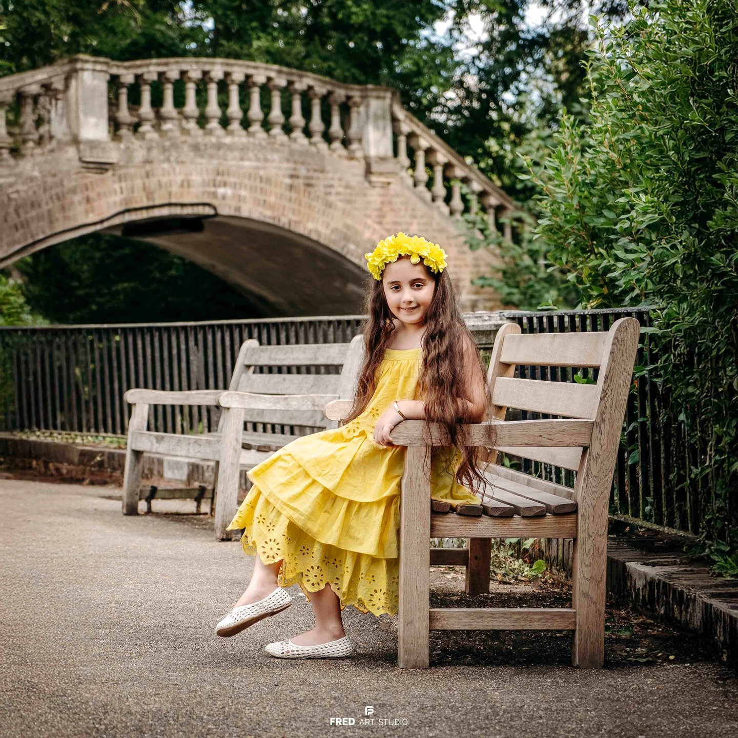 Girl sitting on bench by bridge – Fred Art Studio outdoor photography