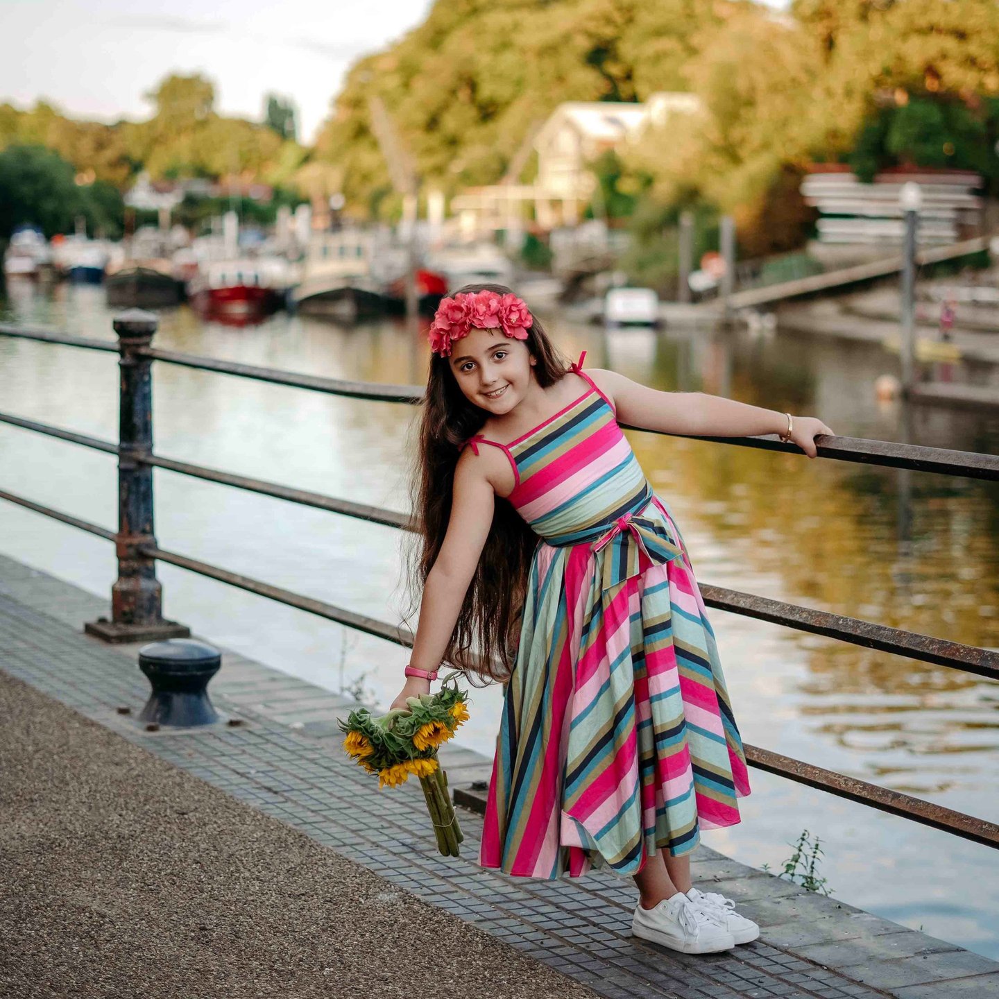 Girl holding flowers by riverside – Fred Art Studio kids photography