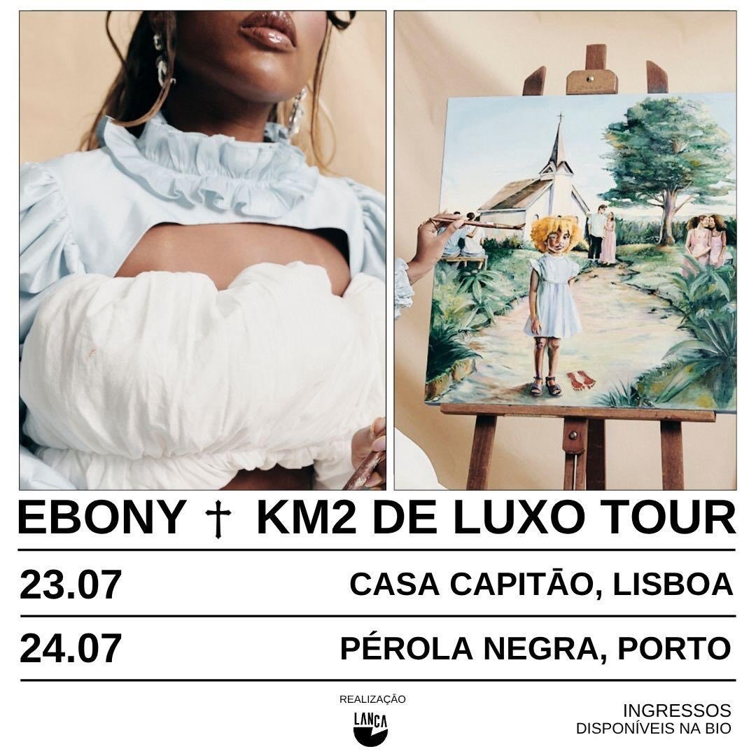 Ebony performando com estética urbana e atitude no palco