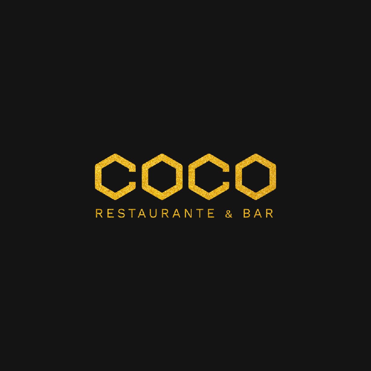 Logotipo de Coco con textura dorada aplicado sobre fondo negro