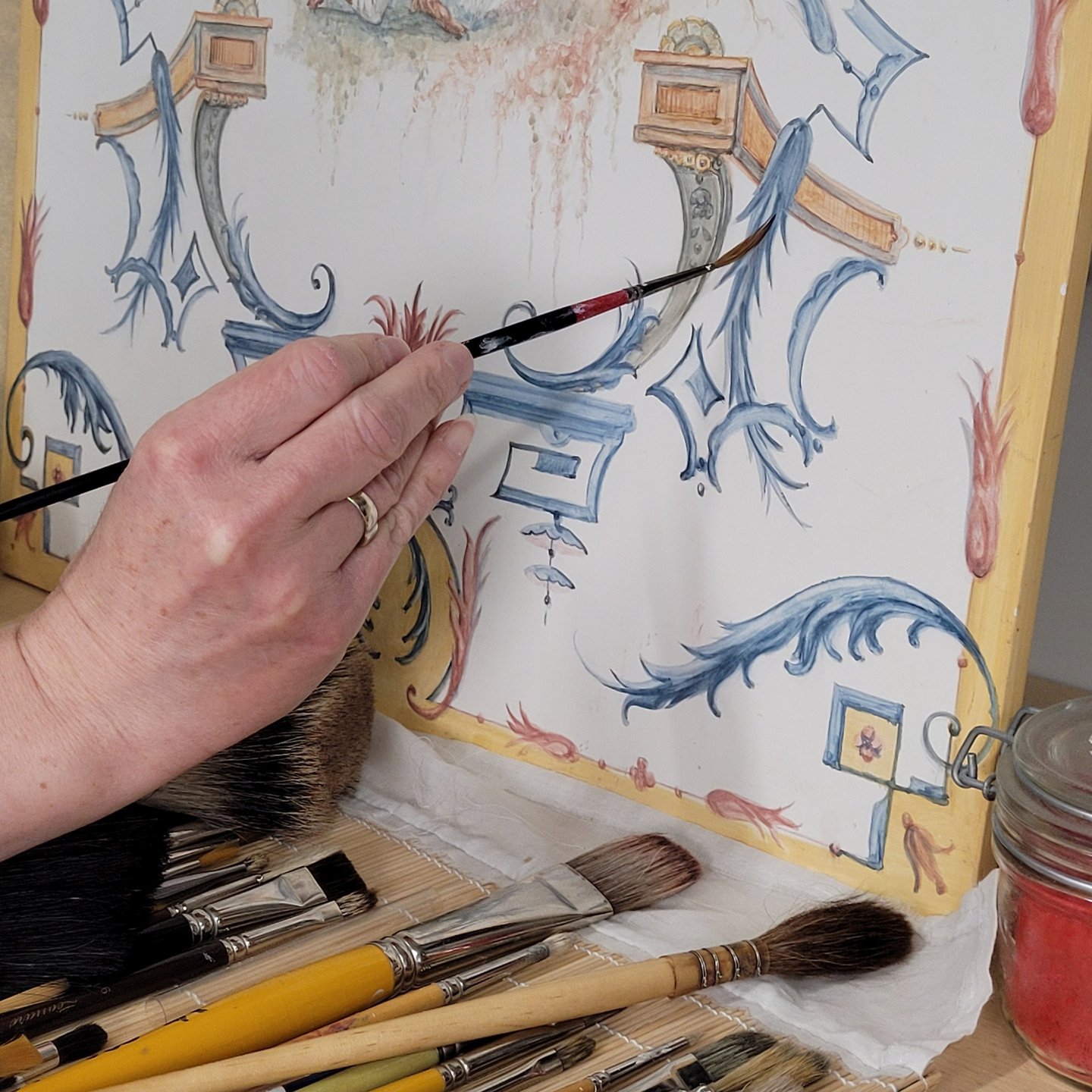 Les décors de style apportent une élégance, un raffinement et reflètent une époque: ornementations, patines, ciels...