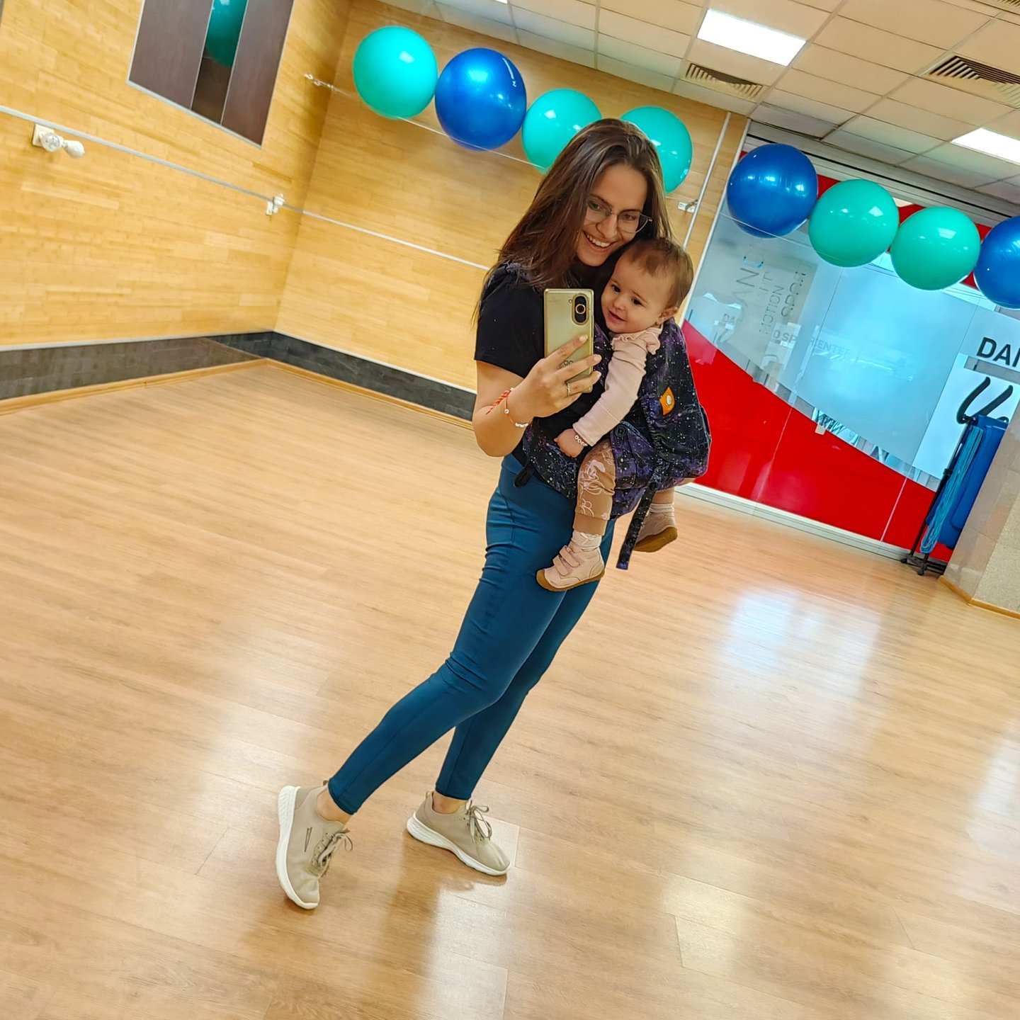 Танци за мама и бебе с Галя и Лора