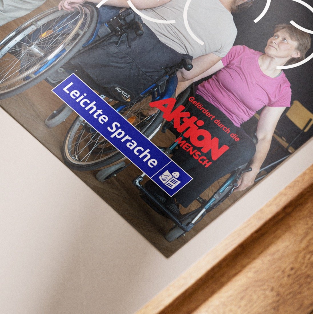 Flyer-Ausschnitt mit Logos von AktionMensch und Leichter Sprache
