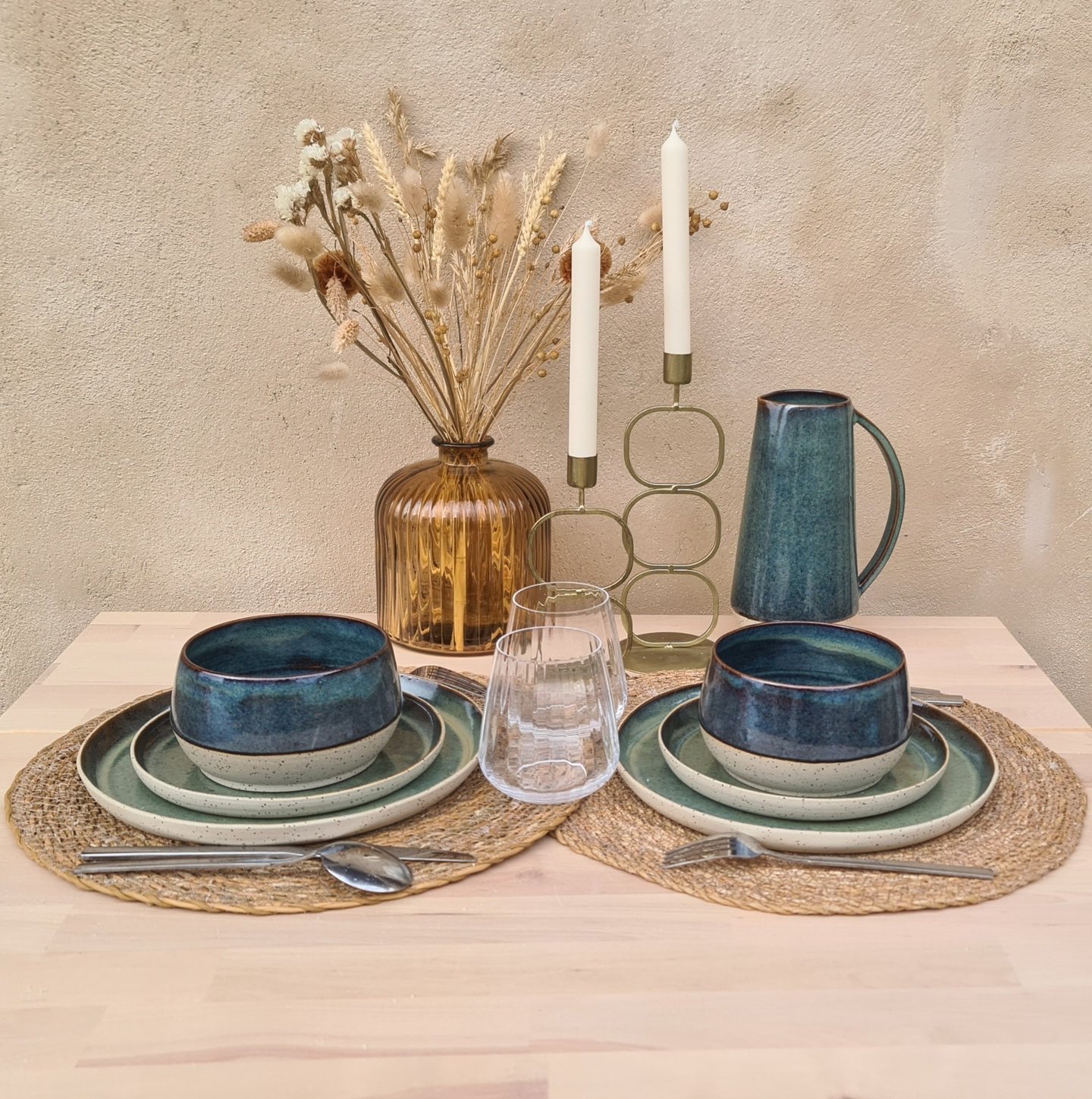Vaisselle en céramique, assiettes, bols et pichet en grès, art de la table