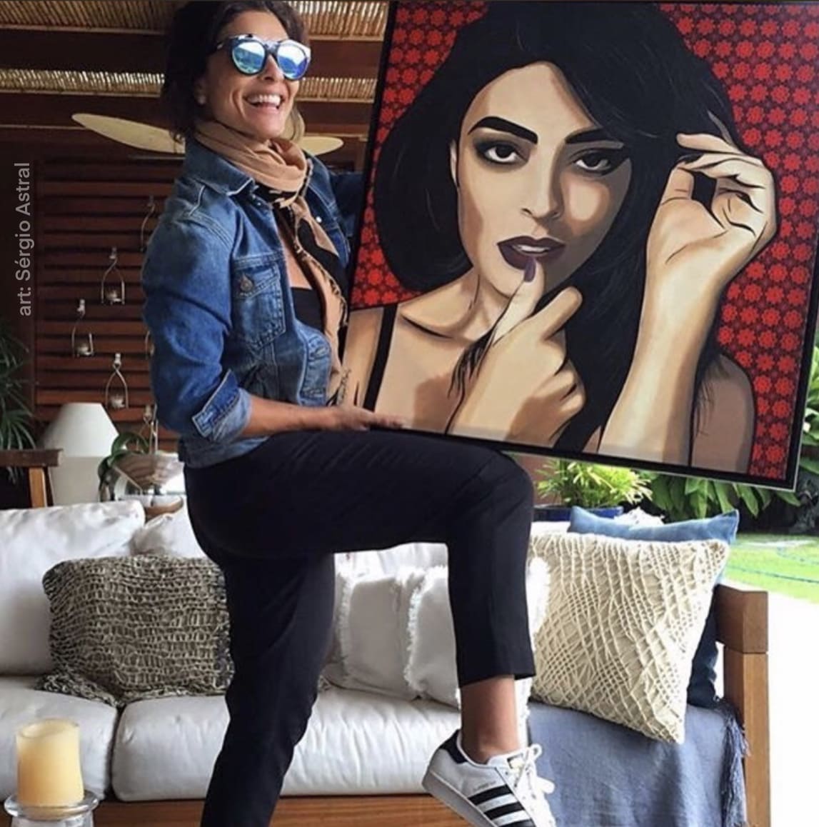 Uma pintura vibrante no estilo Pop-Art de um retrato, com cores intensas e contornos marcantes.