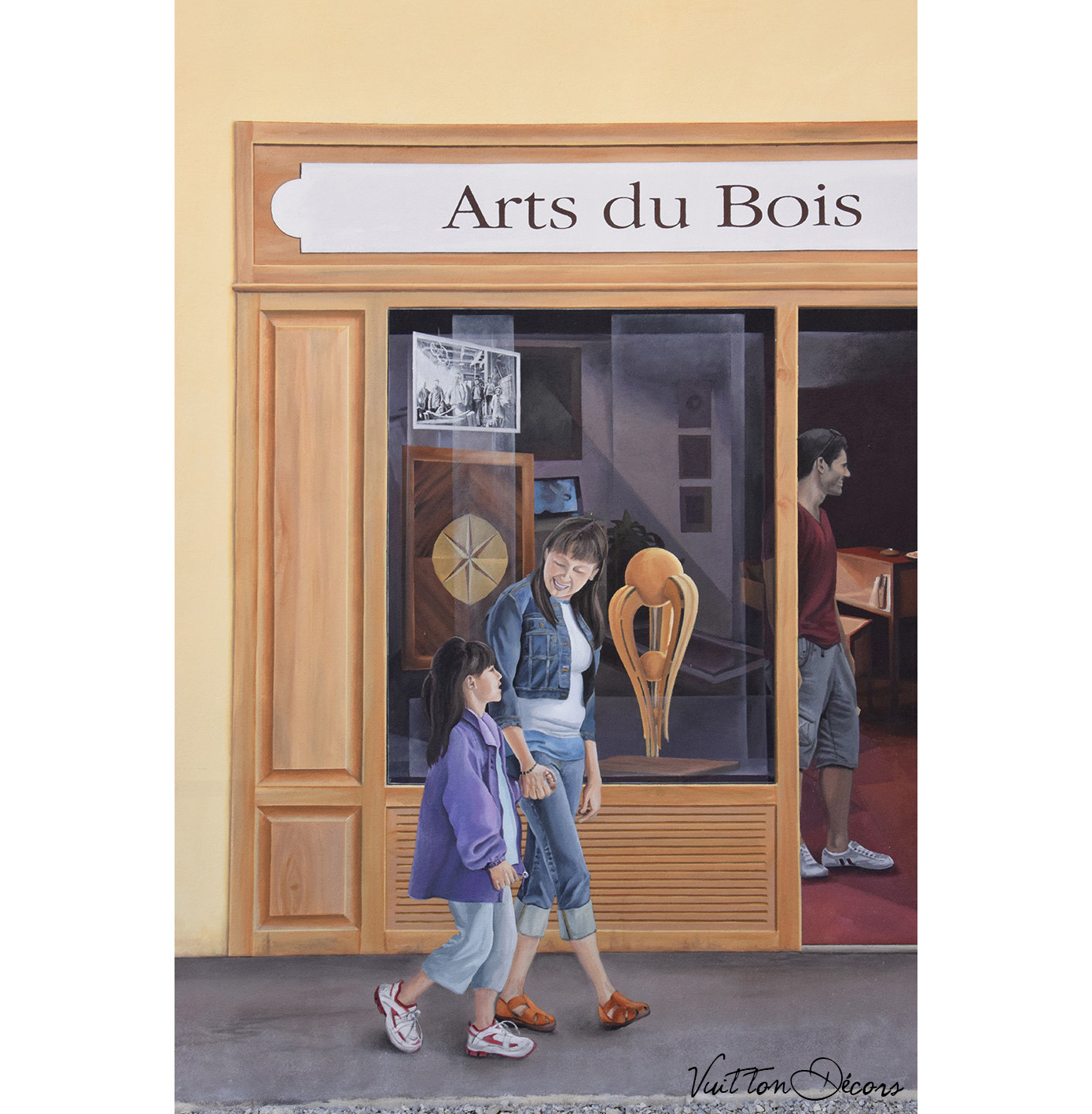 Détail d'un trompe-l'oeil sur façade: une mère et sa fille marchent dans la rue. Moirans-en-Montagne