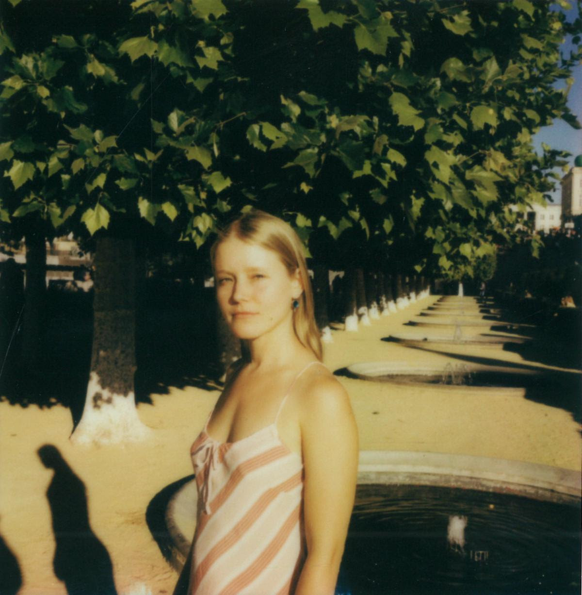 Alice Phoebe Lou Unveils “The Surface” — A Tender Love Song Told in Reverse