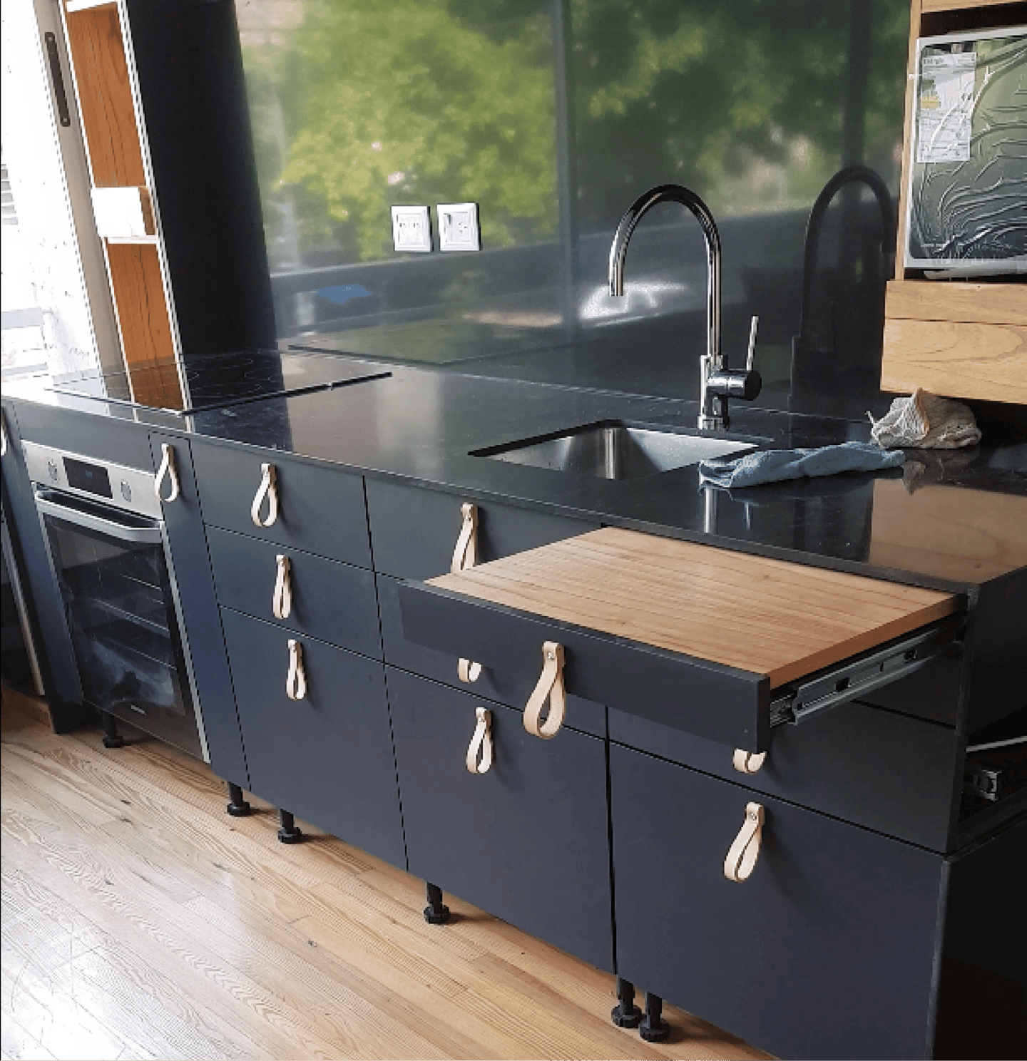 estante con movimiento controlado por motor