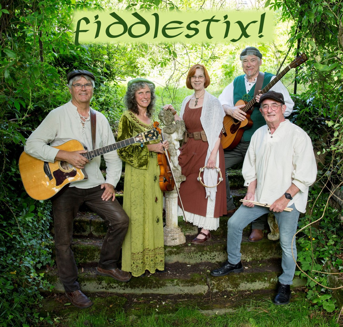 Die Gruppe fiddlestix! spielt akustischen Folk Rock & Balladen