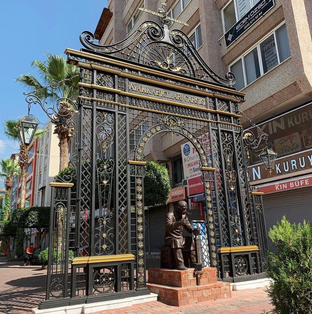 Demirci Salah Usta Iskenderun Ayakkabıcılar Çarşısı demir kapi ve herkel