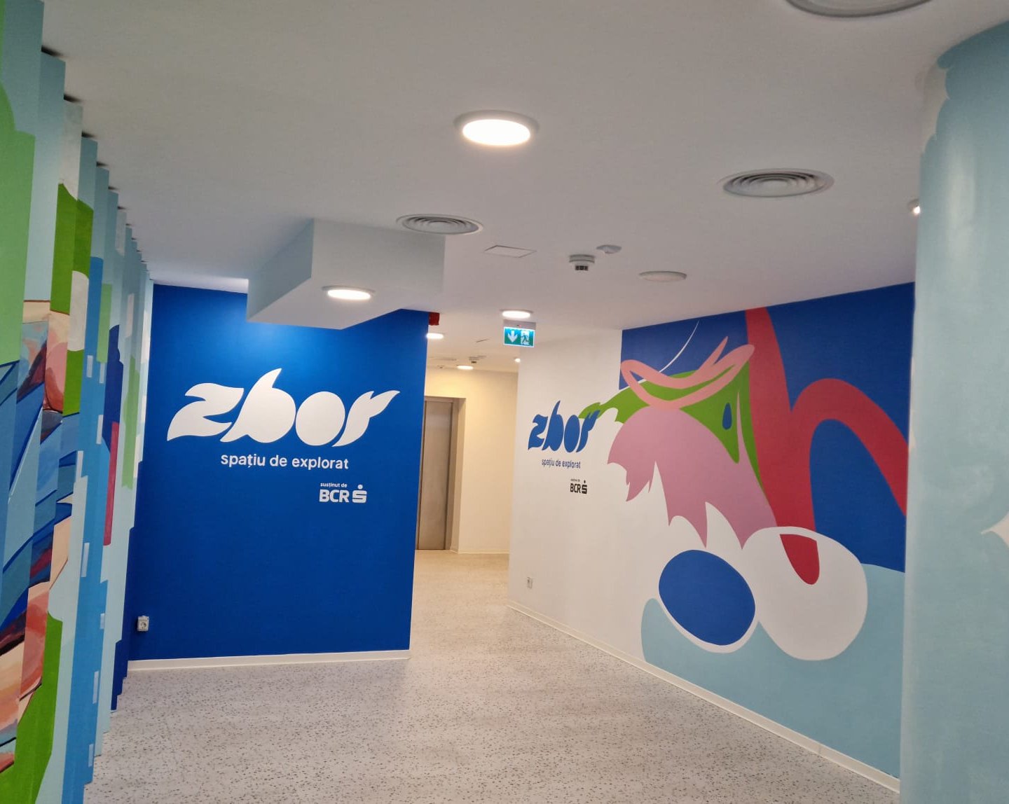 Branding spațiu copii cu logo Zbor pe perete.