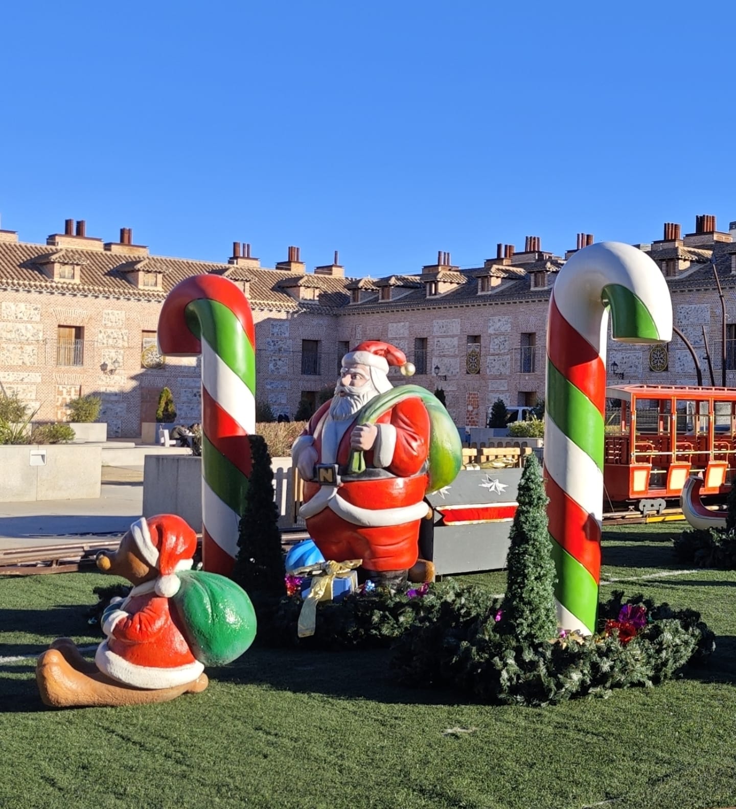 decoración navideña Papa Noel y Bastones Gigantes