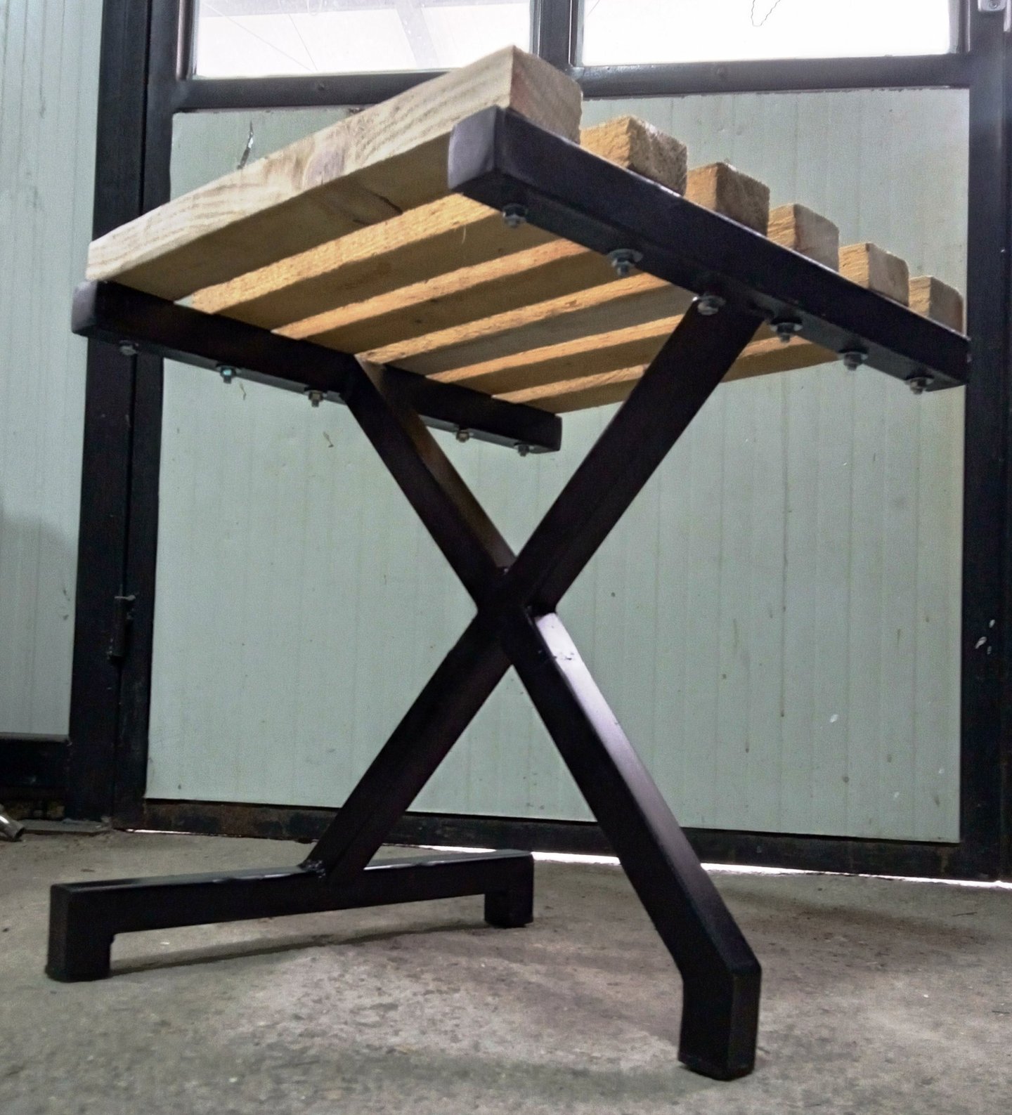 drvometal, drvo metal, nameštaj, police, stolovi, stolice, ograde, ograda, kapija