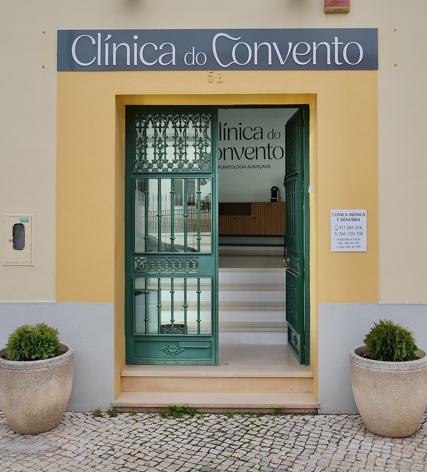 Modern dental clinic in Setúbal