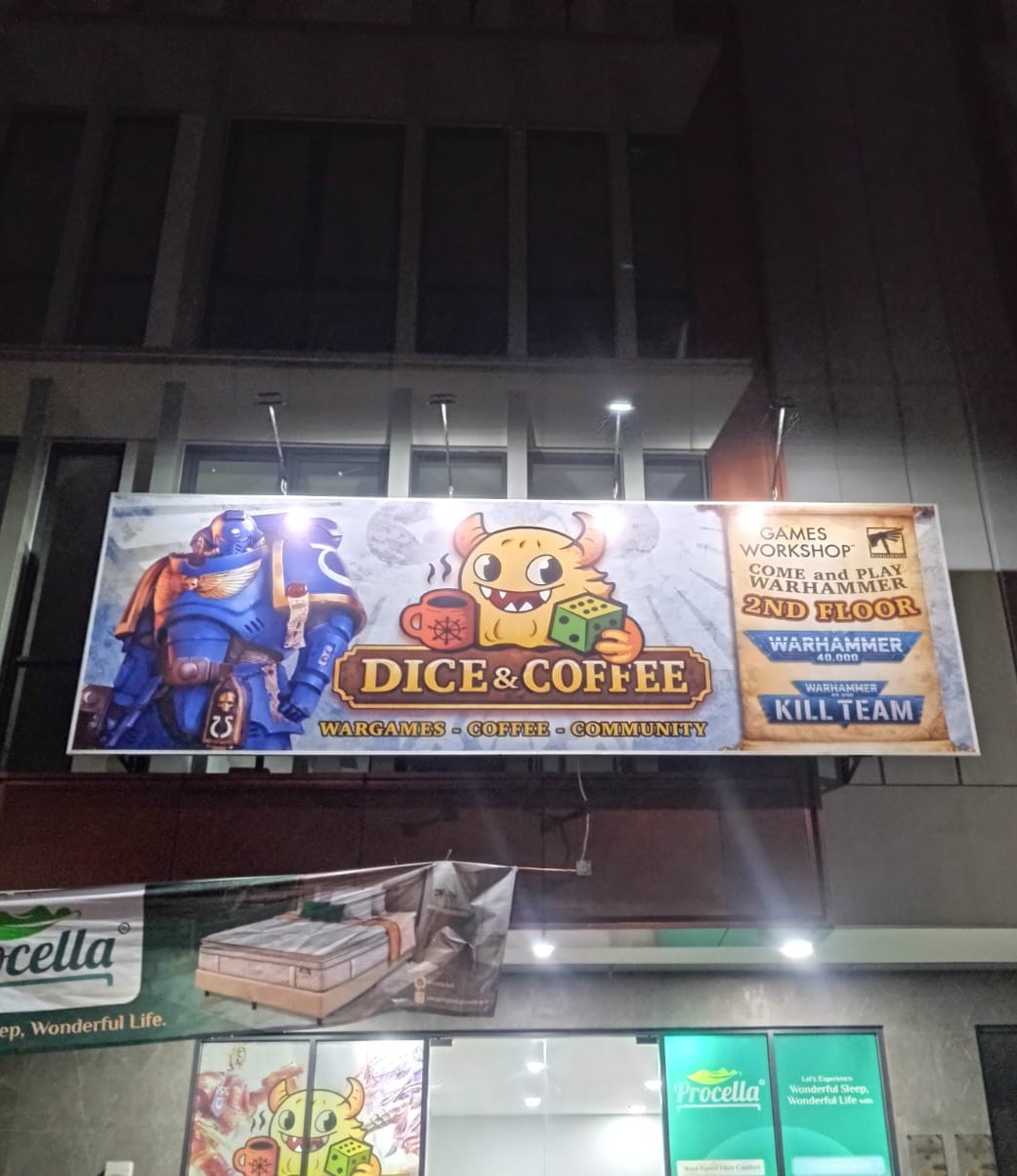 Billlboard di kawasan ruko Front Row, Kota Wisata karya Angel Family Laser, Jabodetabek.