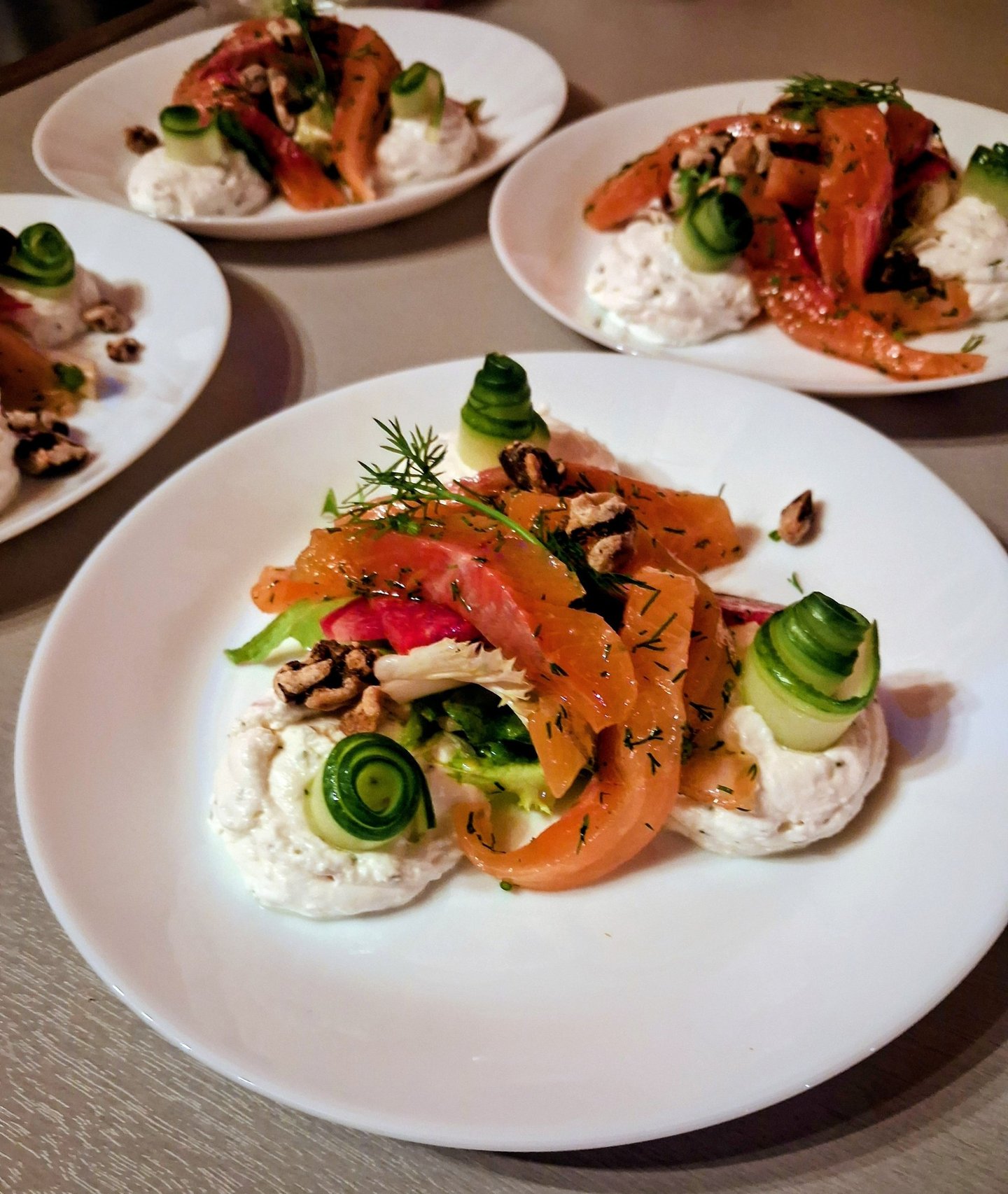 Gravlax de truite du Jura et chèvre frais
