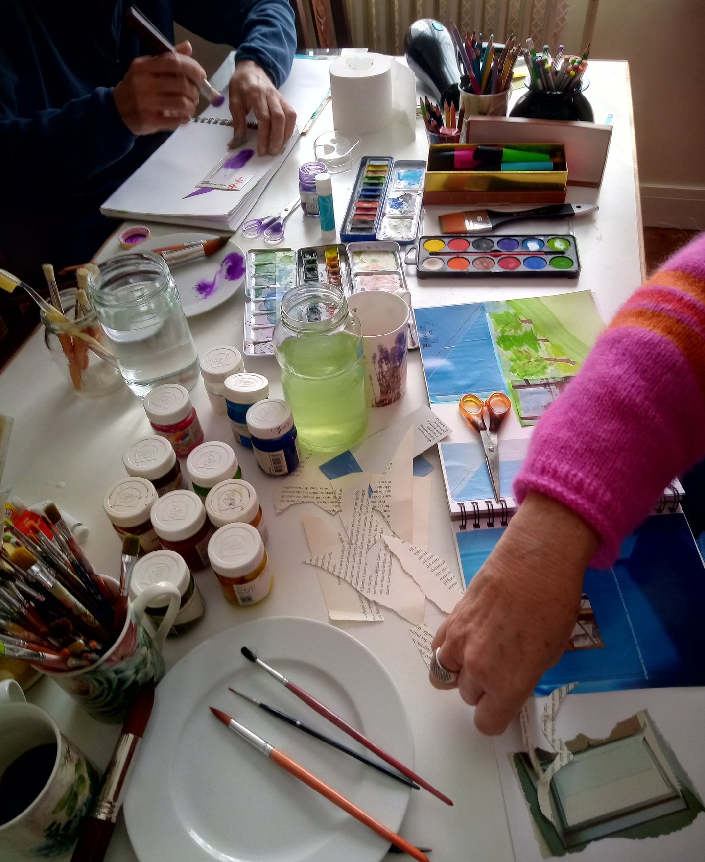 Personnes assistant à l'atelier carnet creatif avec Veronique Payovitch