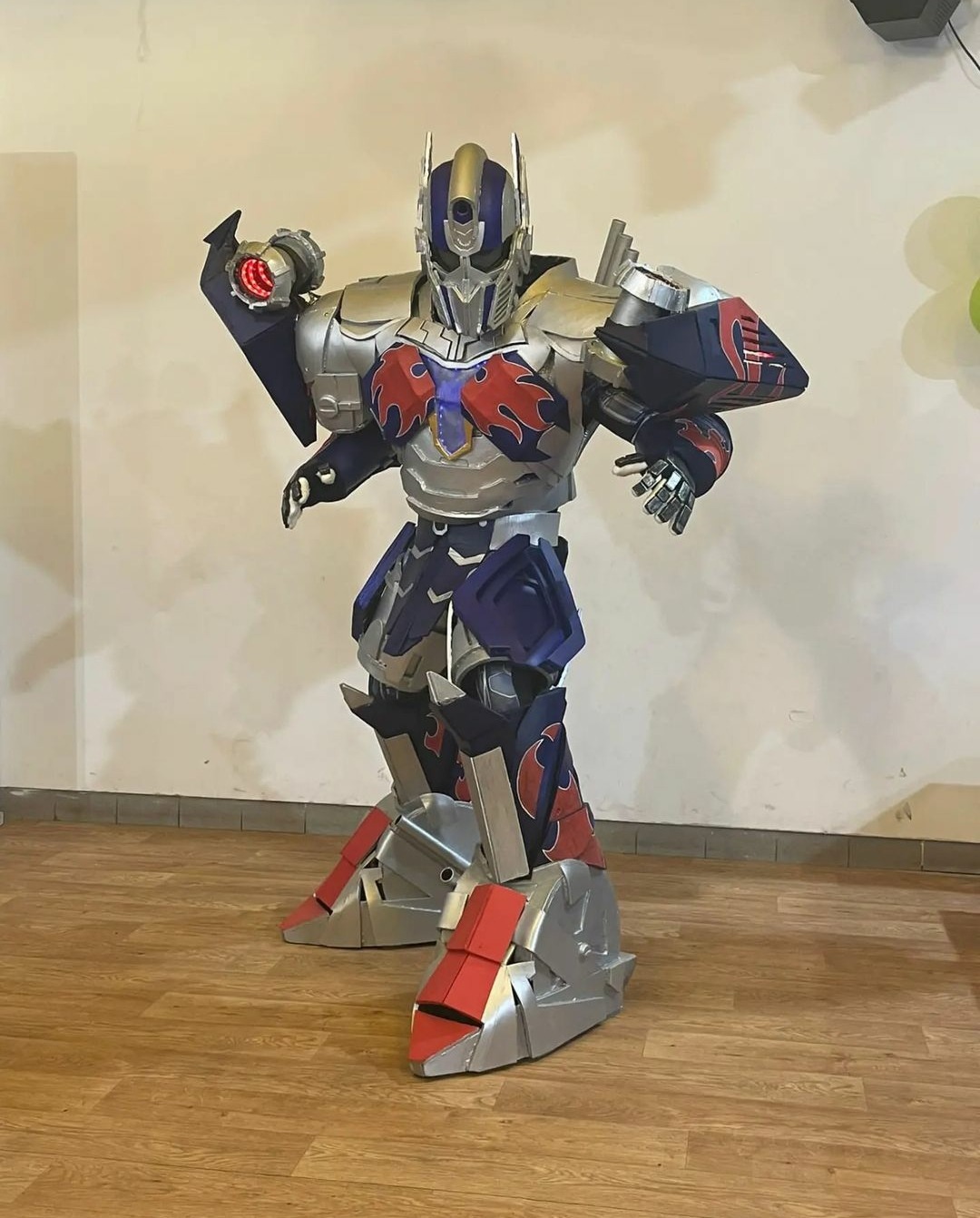 Personaggio cosplay robot armatura
