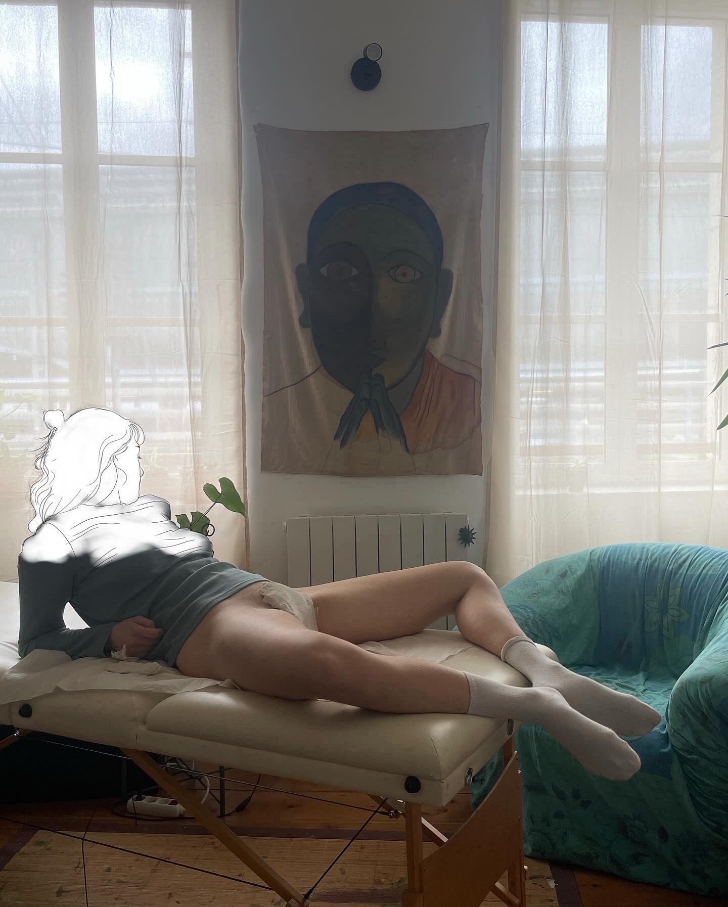 Modèle qui se fait mouler la vulve dans mon atelier à Bordeaux