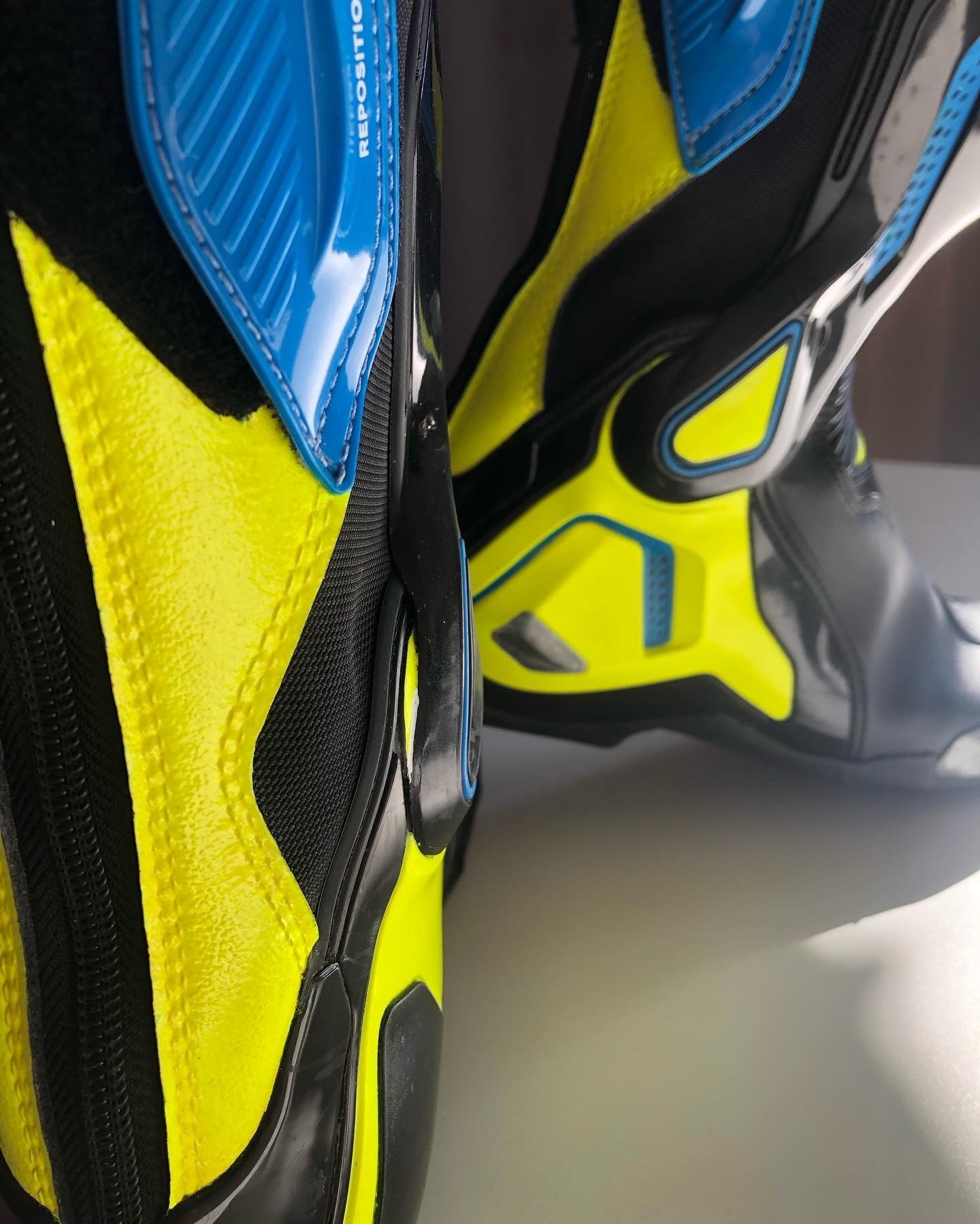 BOTTES DAINESE PEINTURE CUIR PERSONNALISÉE DKM CUSTOM