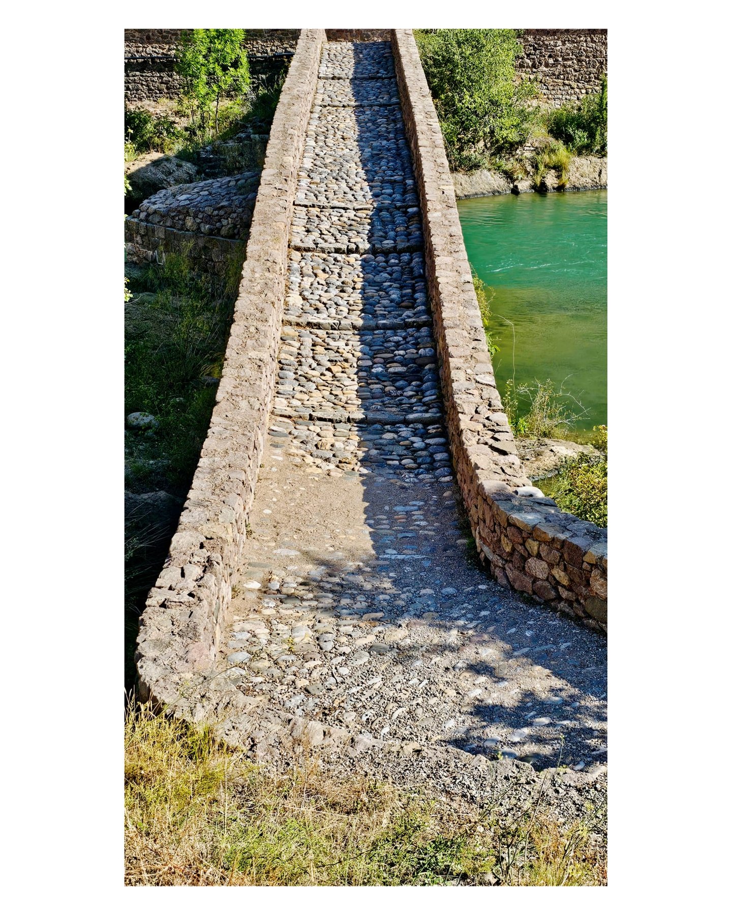 Roman Bridge in Sopeira photographed by NIKORU