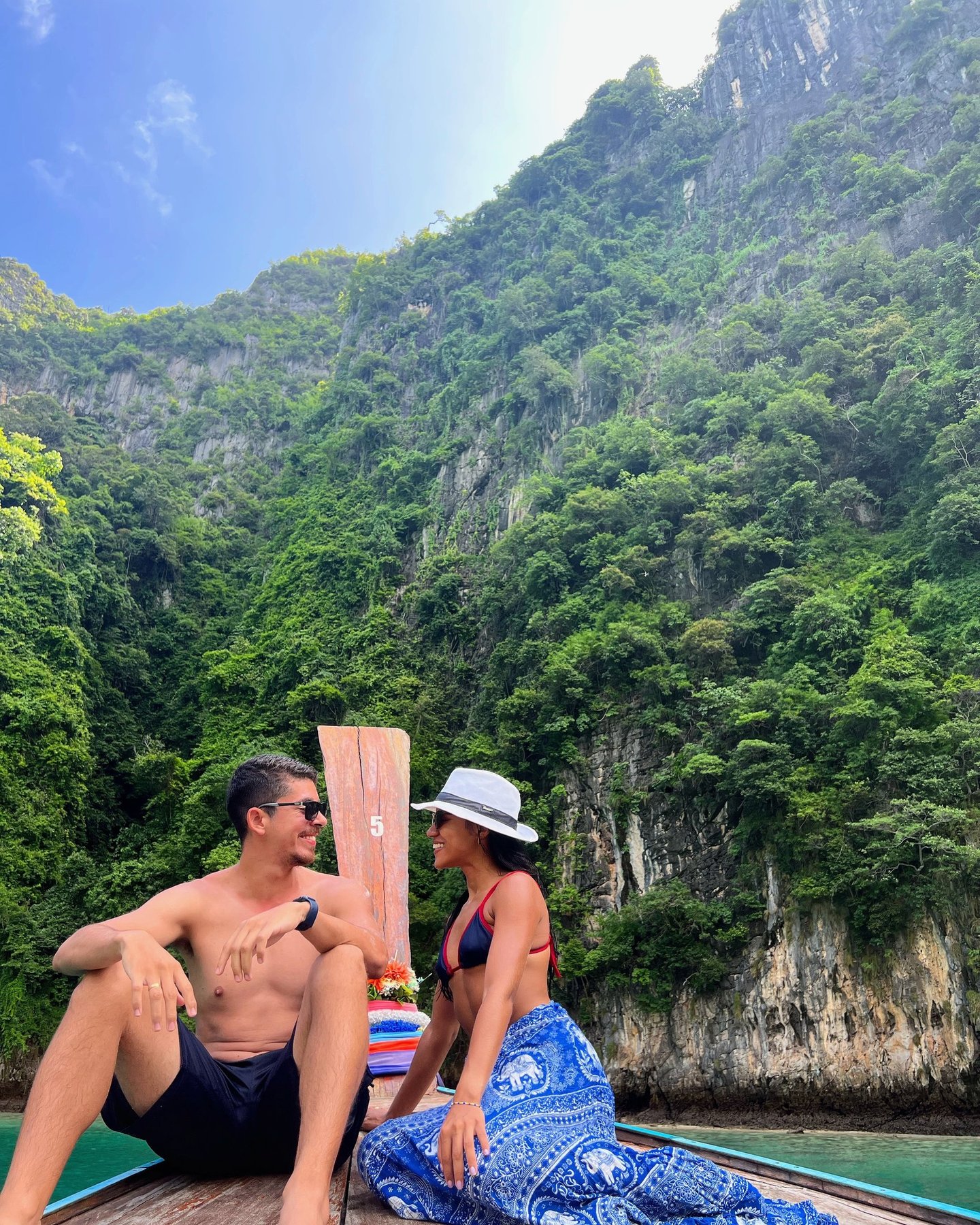 Passeio de longtail boat em Phi Phi