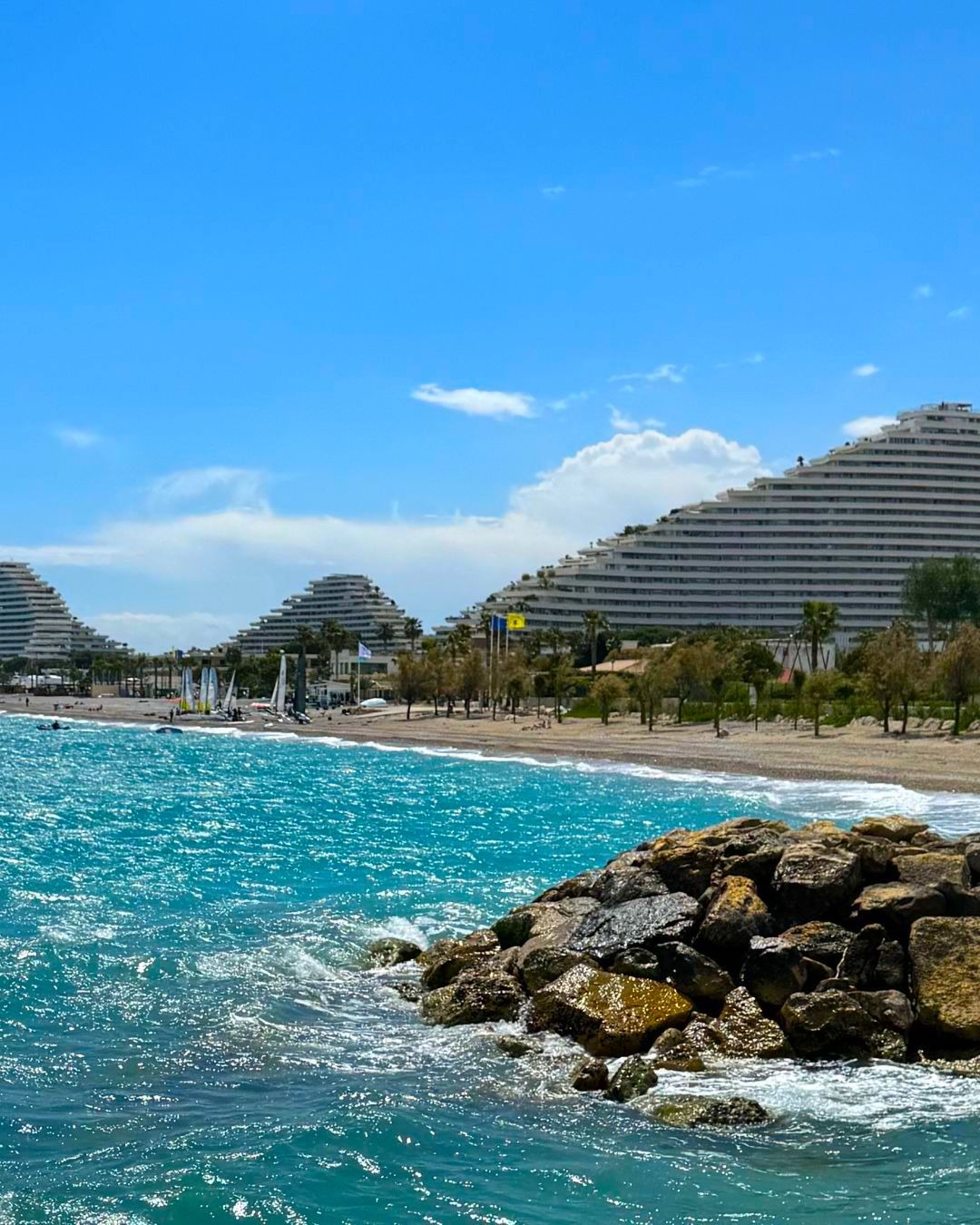Vue de la mer, sur la plage et Marina Baie des Anges