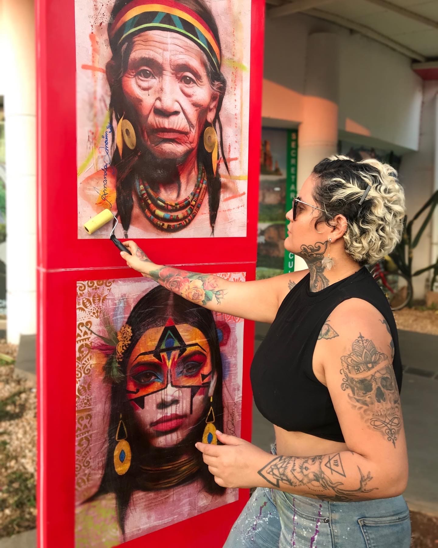 Amanda Amorim, que em Barra do Garças–MT têm realizado oficinas e murais com técnicas de lambe-lambe