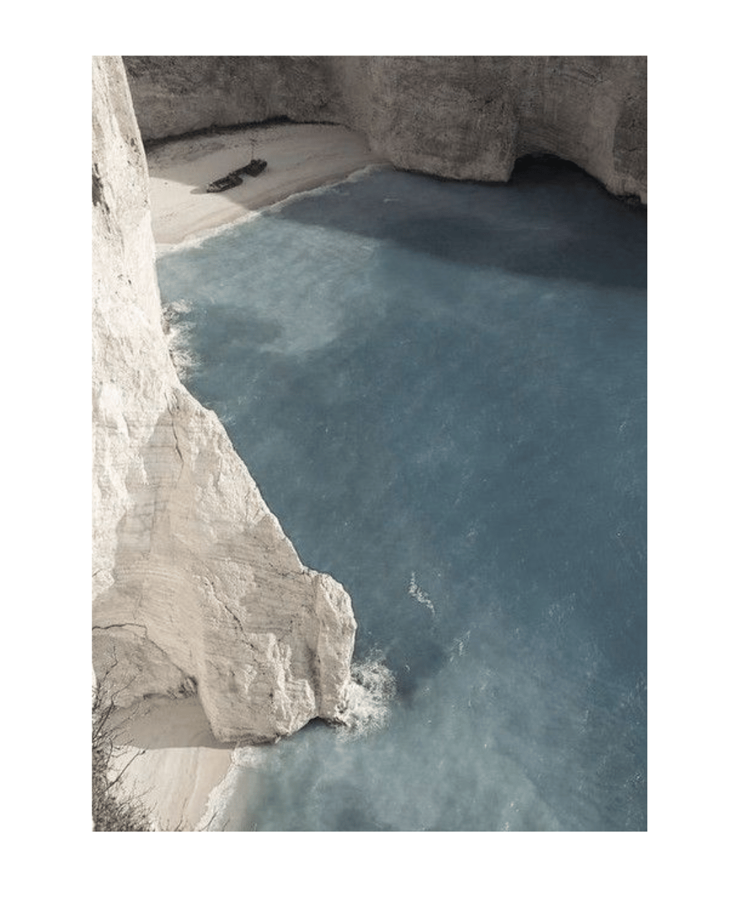 A calm visual from a beach with beautiful colors
