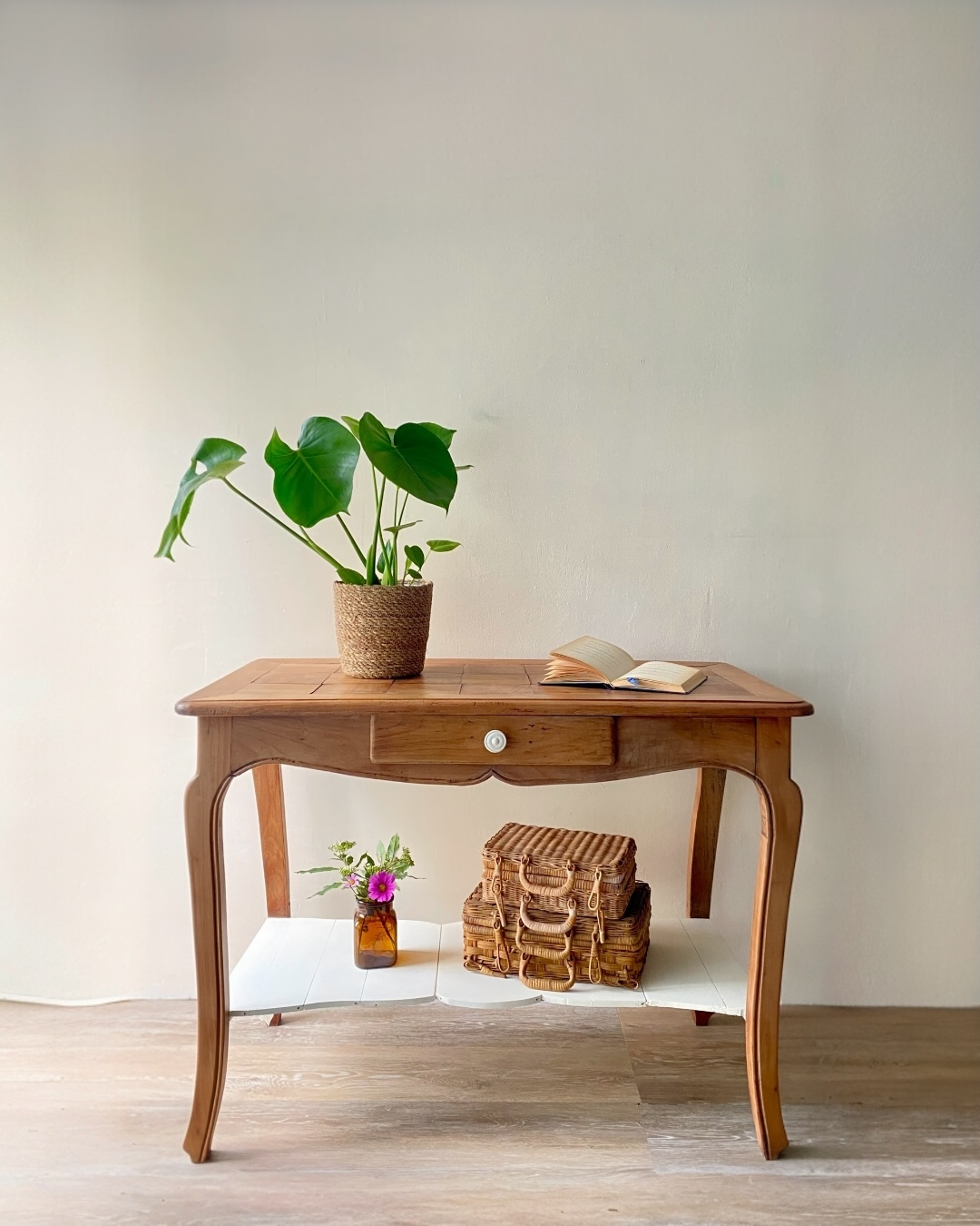 Console ancienne rénovée à l'atelier Chêne & Chiné à Rennes
