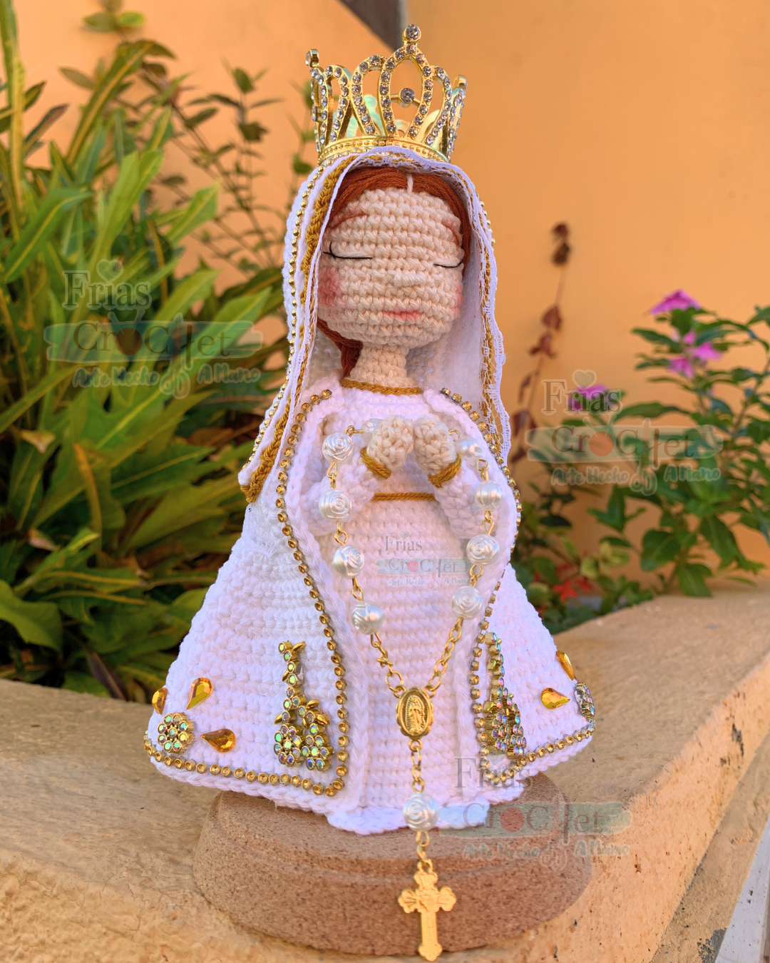 virgen del Valle tejida a crochet