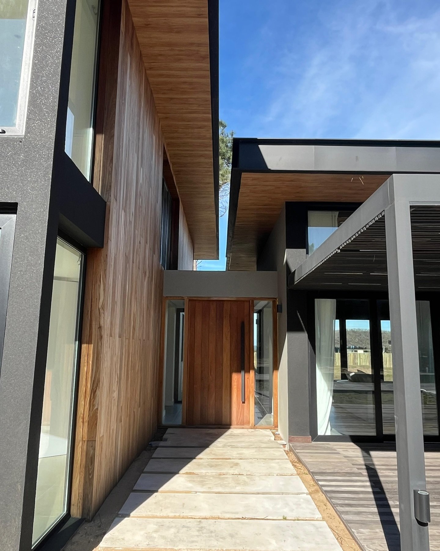 Casa moderna en Quilmes con Steel Framing, estructura de hierro y diseño arquitectónico único