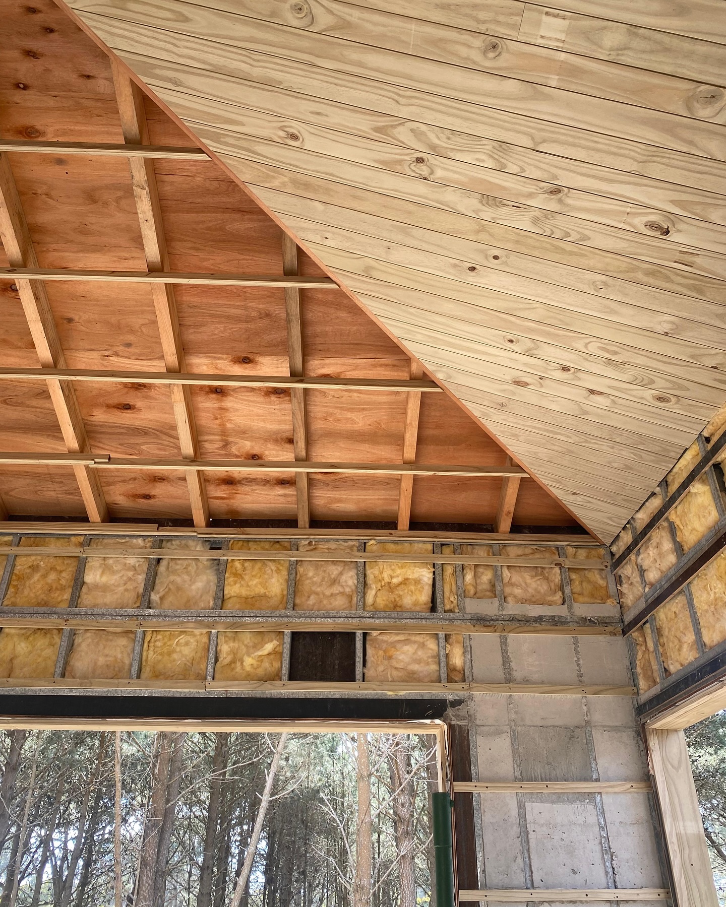 Construcción de techo en Steel Framing con estructura y aislación térmica instalada