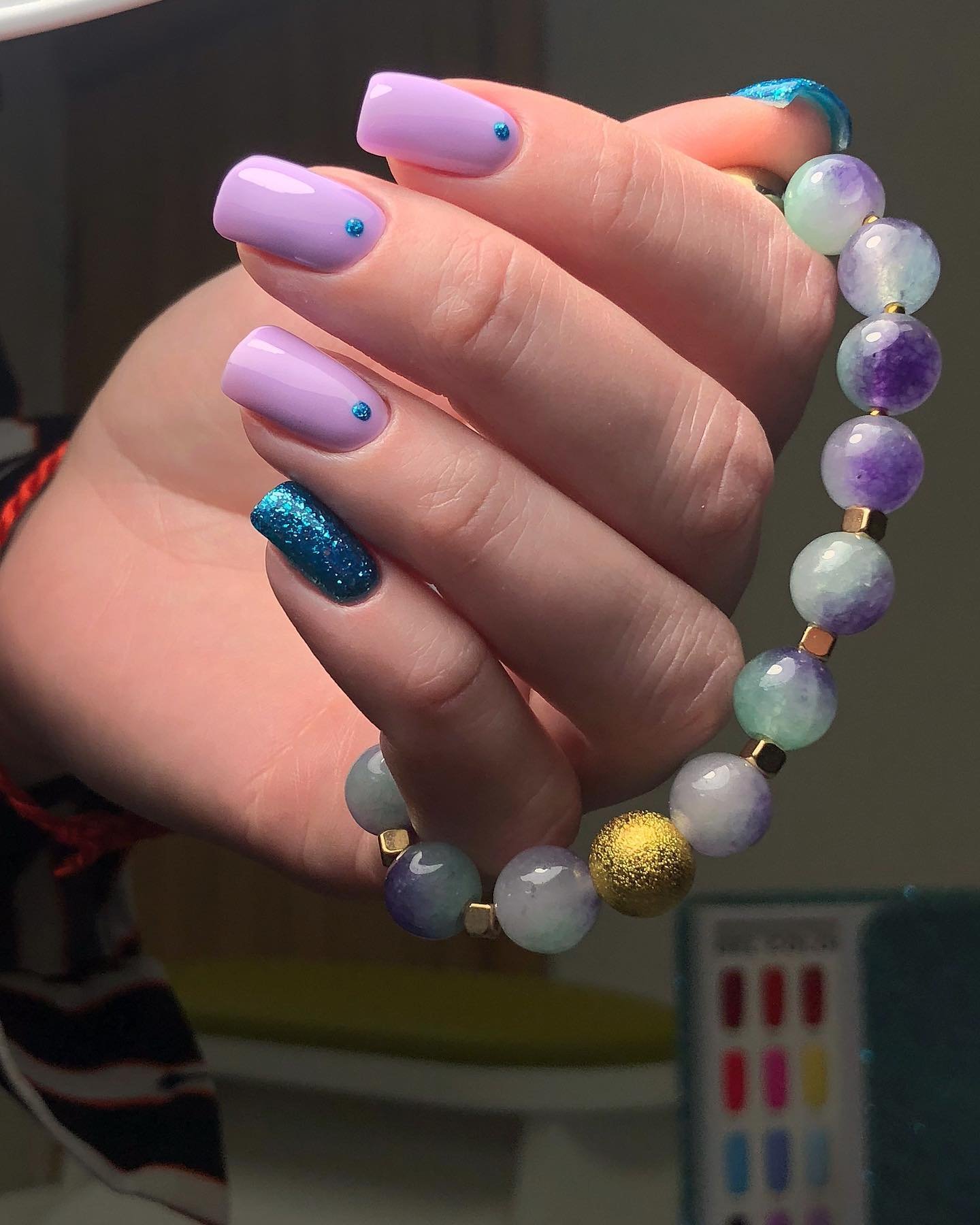 Klientės manikiūras su geliniu lakavimu.