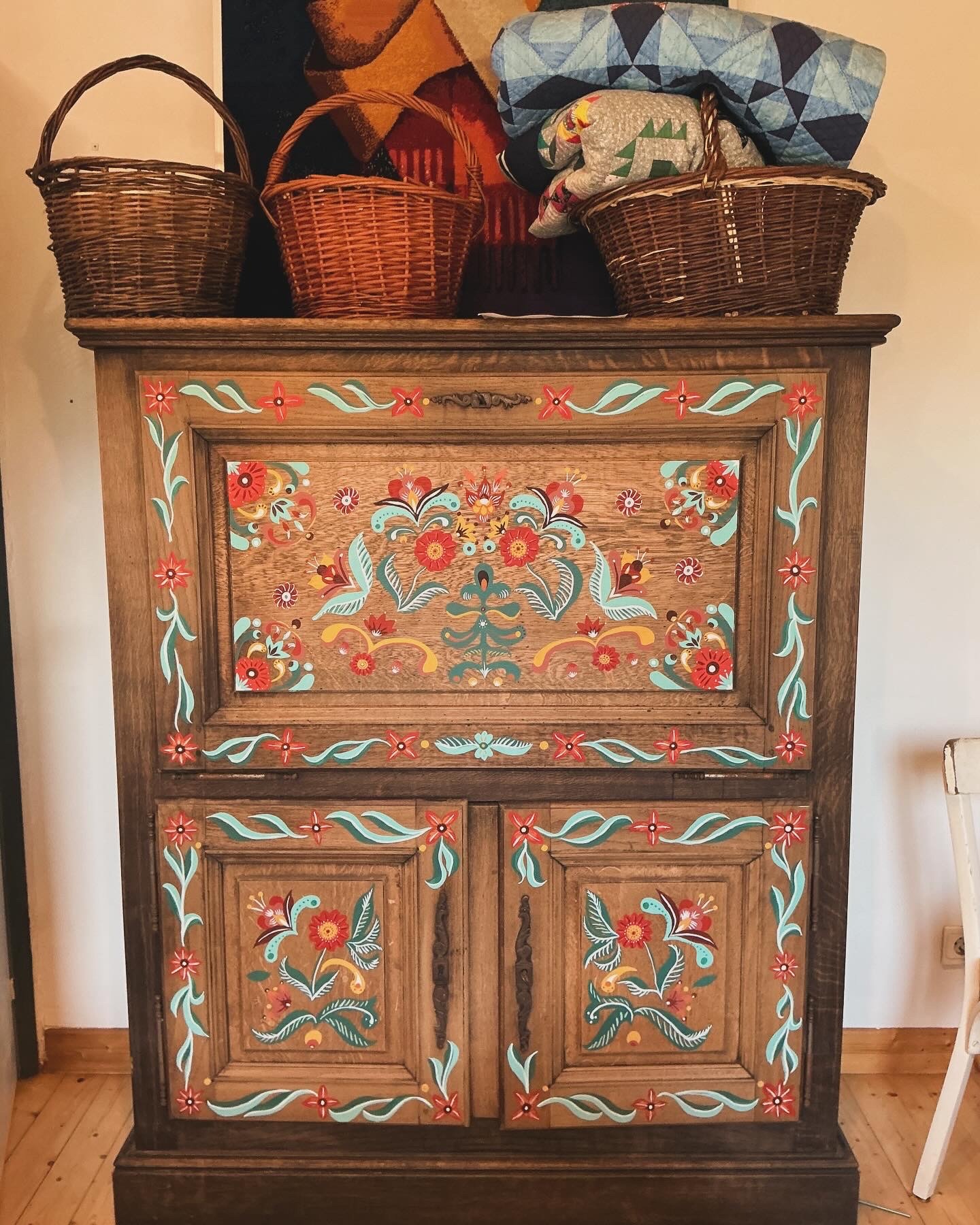 Upcycling meuble ancien peinture bohème sur bois par Marie Hardy chez particulier déco intérieure