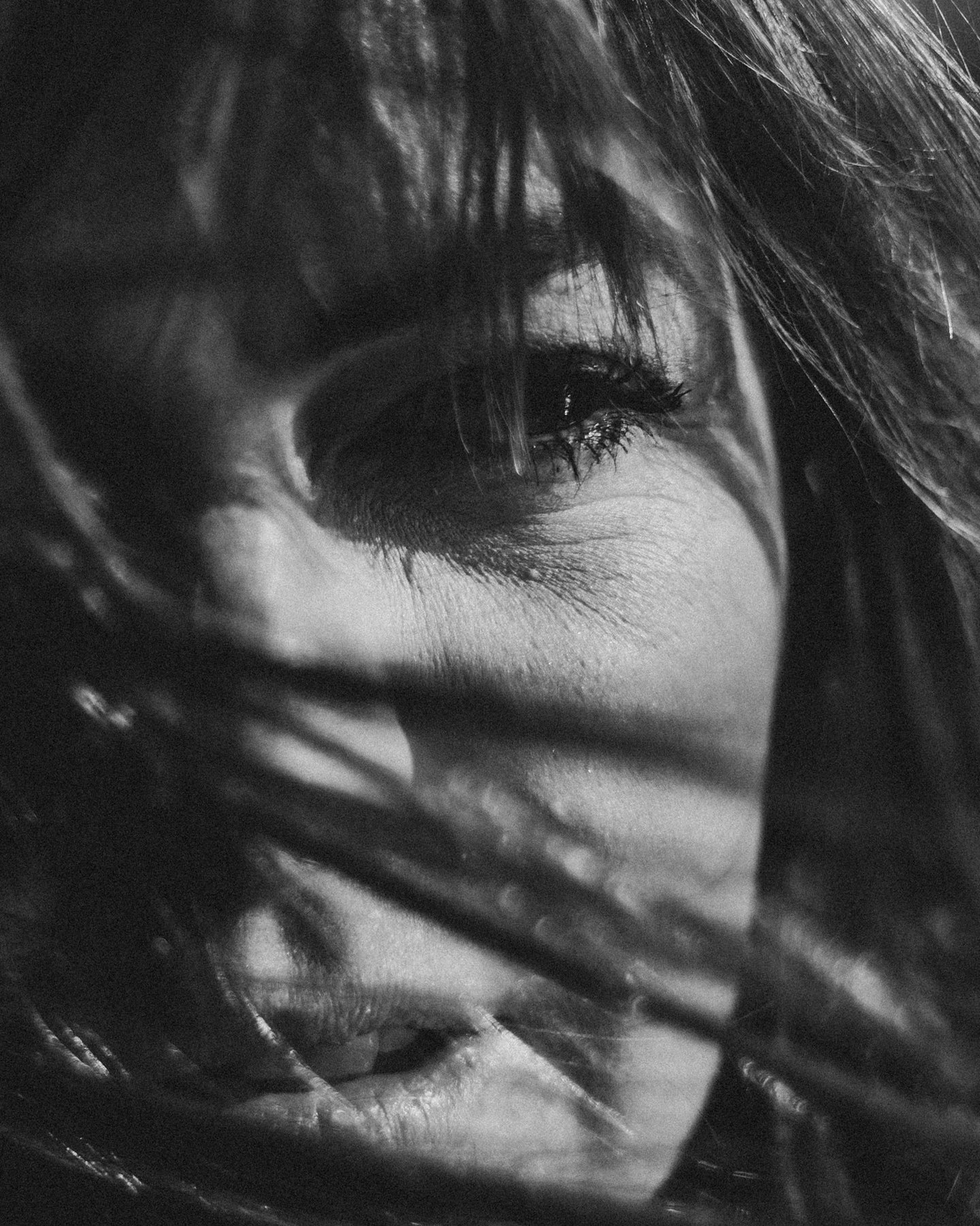 portrait noir et blanc femme noir et blanc annecy