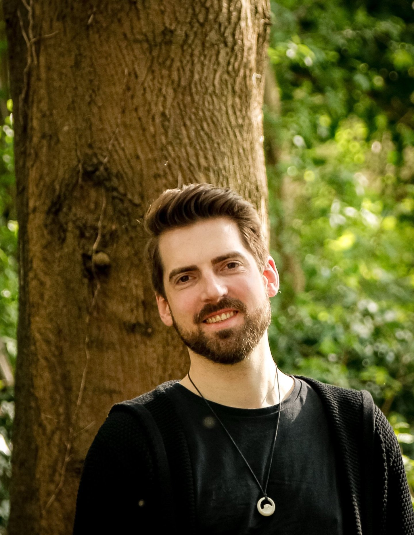 Portrait von Frederik Unruh, Hypnose Coach und Inhaber von Unruh Hypnose Coaching.