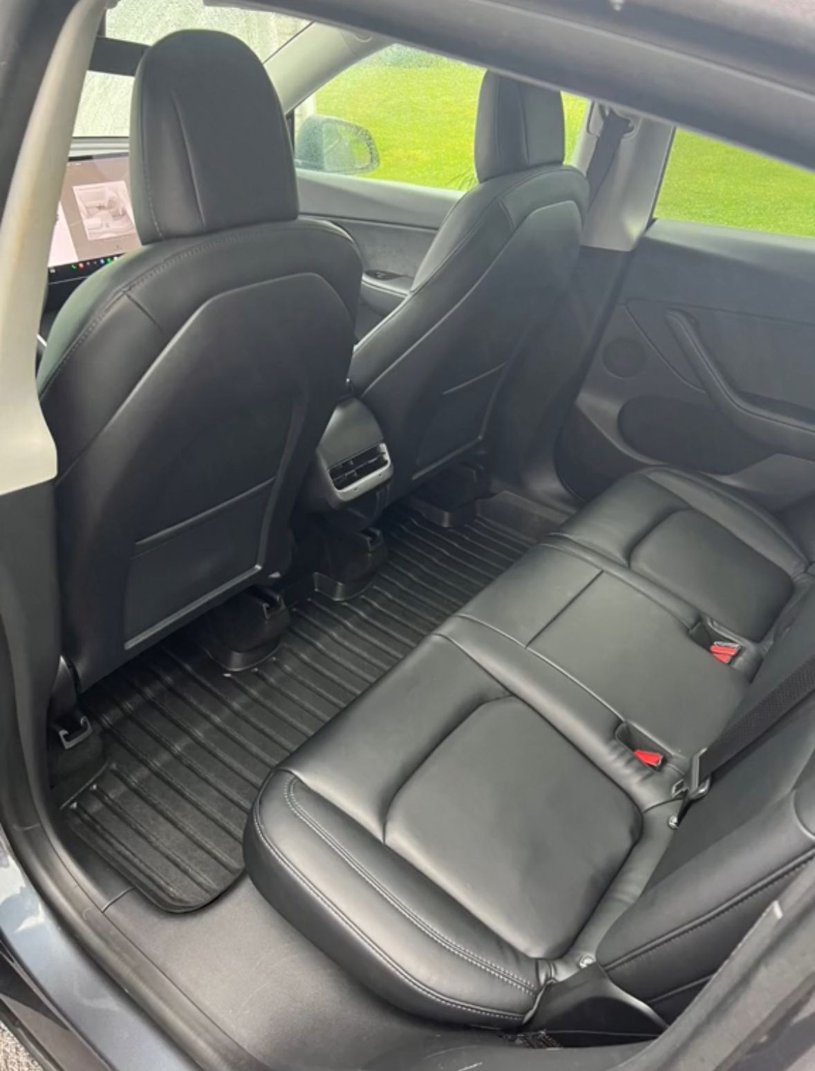 sol voiture intérieur après