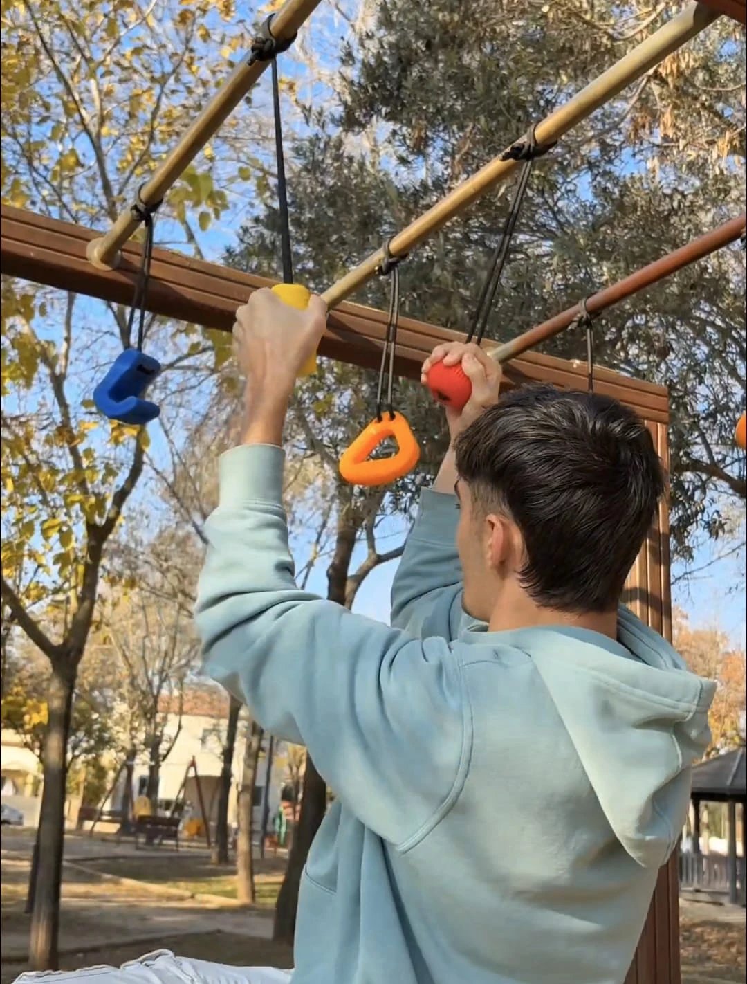 Hombre entrenando OCR para mejorar el grip
