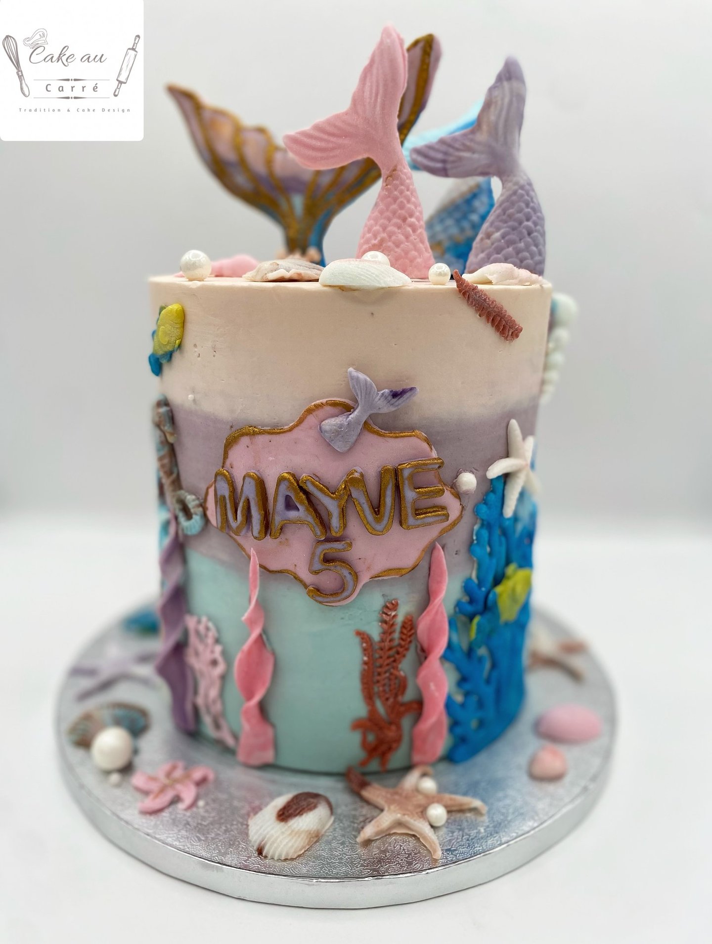 Layer cake thème sirène, modelages et couleurs vives