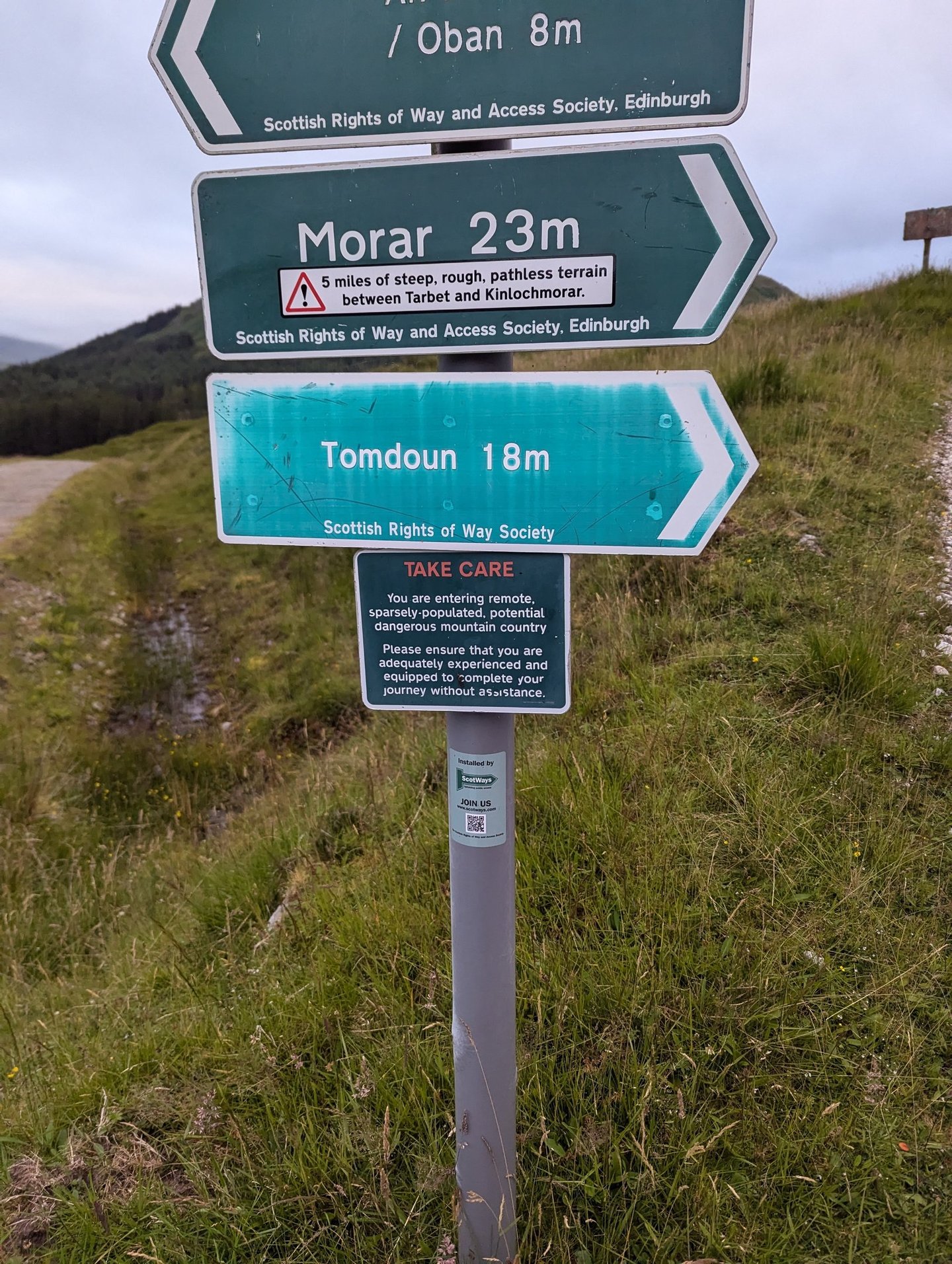 mountain navigation sign