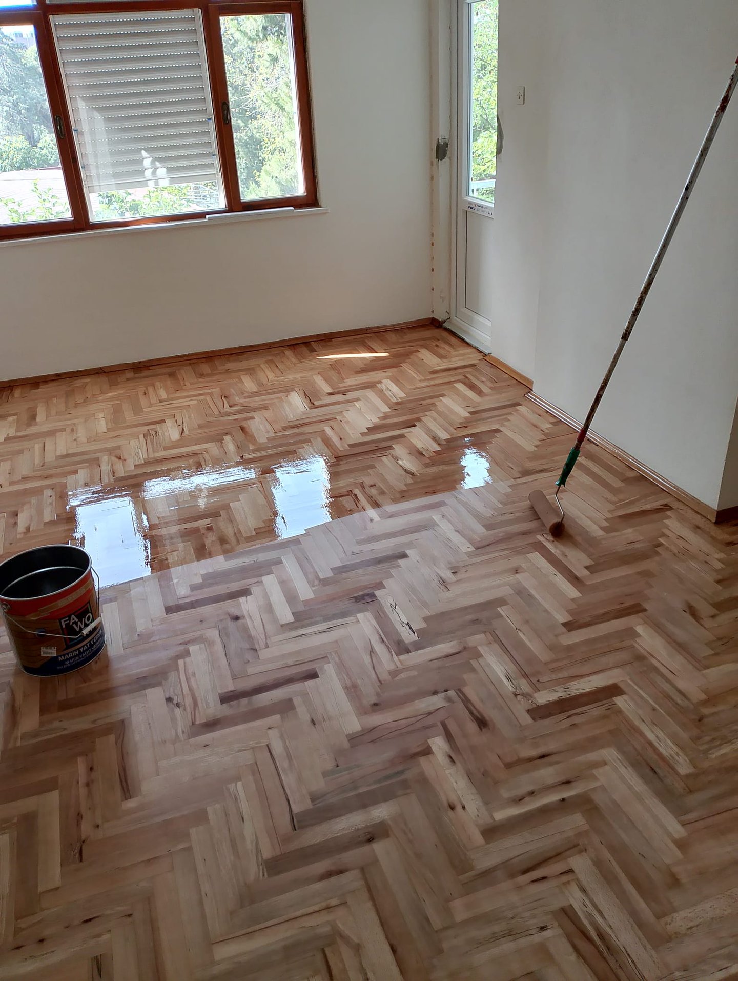 İskele silim ile zemin bakımı  Ahşap parke yenileme iskele silim  İskele sistem profesyonel parke si