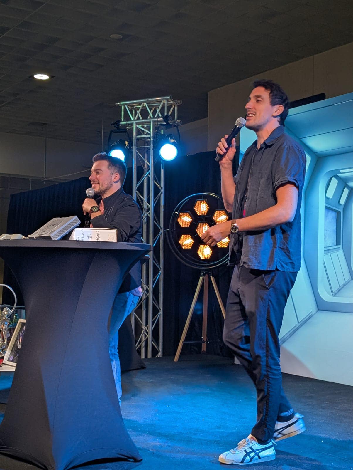 Speaker Aurélien Cailloce animateur professionnel journaliste event France Paris Le Mans Genius Geek