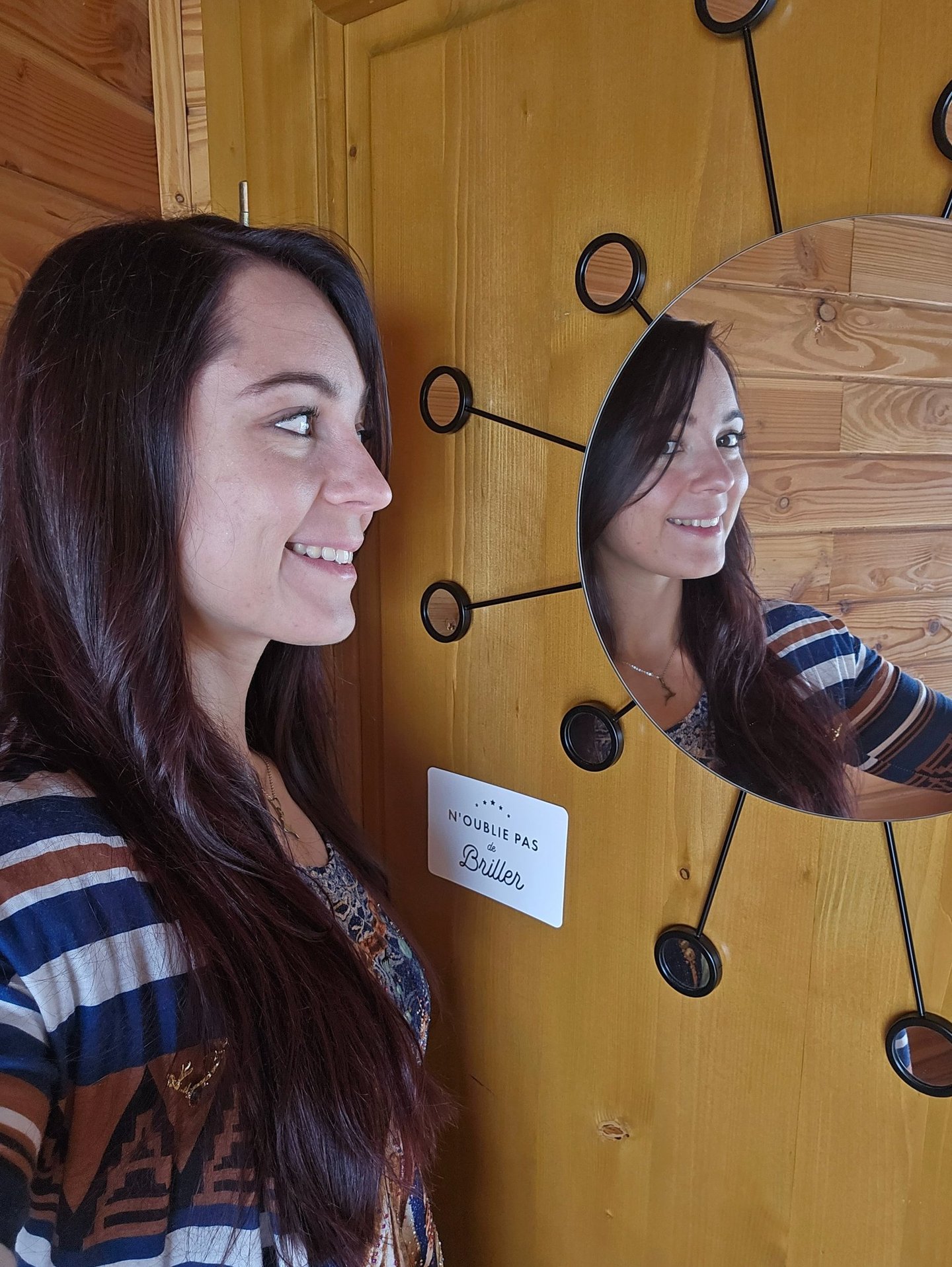 soleil souriant n'oublie pas de briller miroir lumière bois