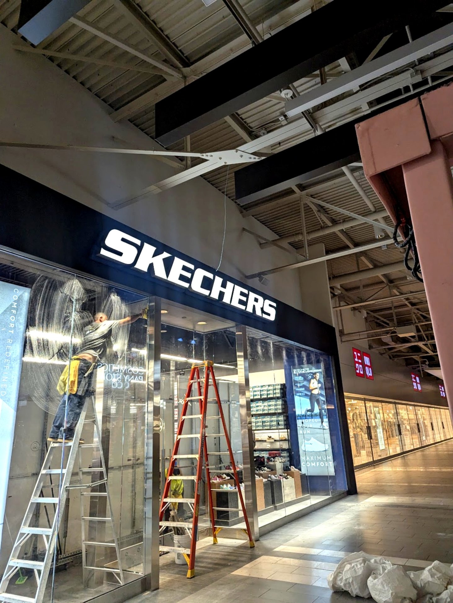 Retail store sign installation for Skechers in Milpitas, CA mall