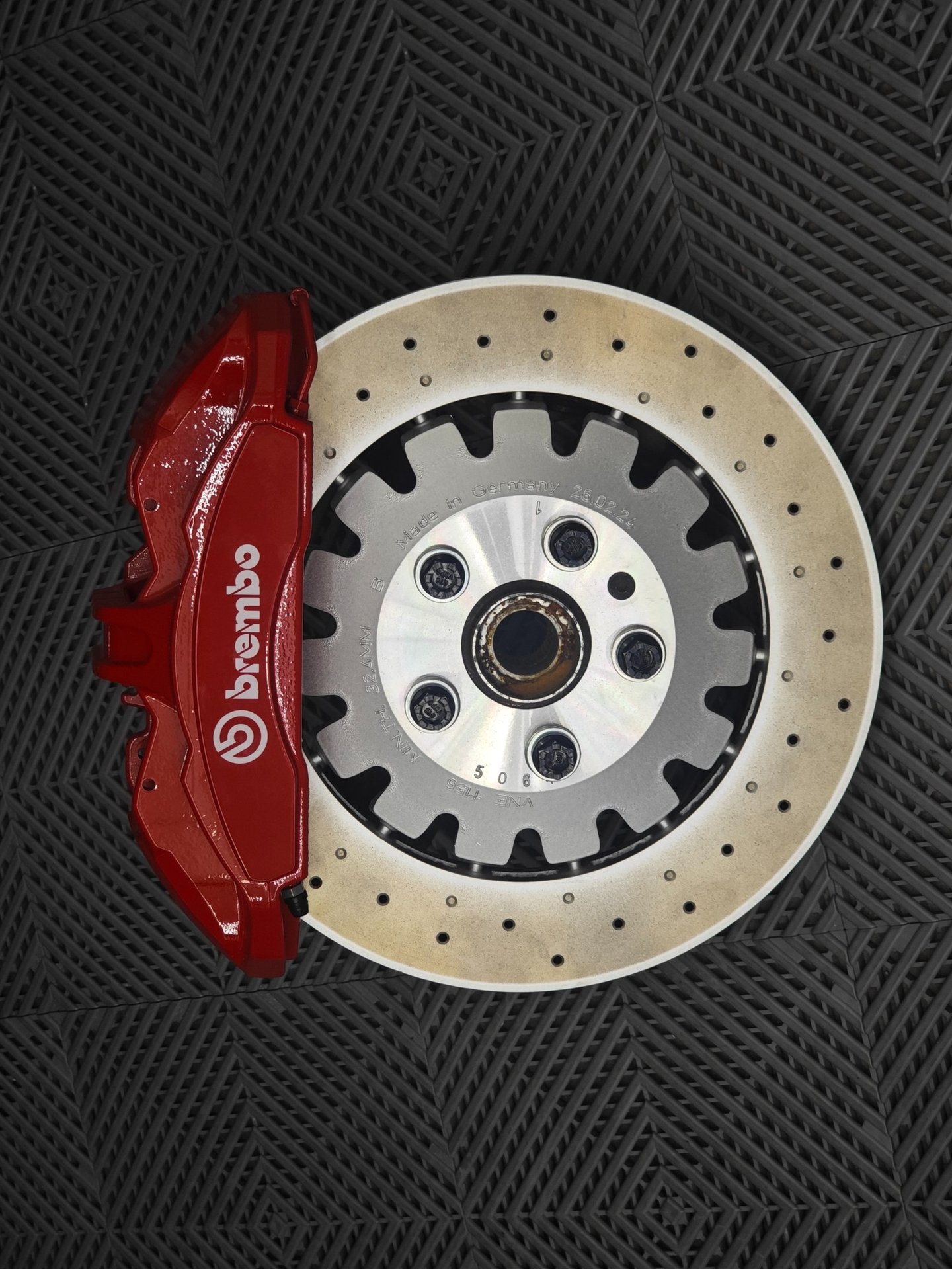 Brembo GT350 calipers retrofitted onto the VW MQB platform