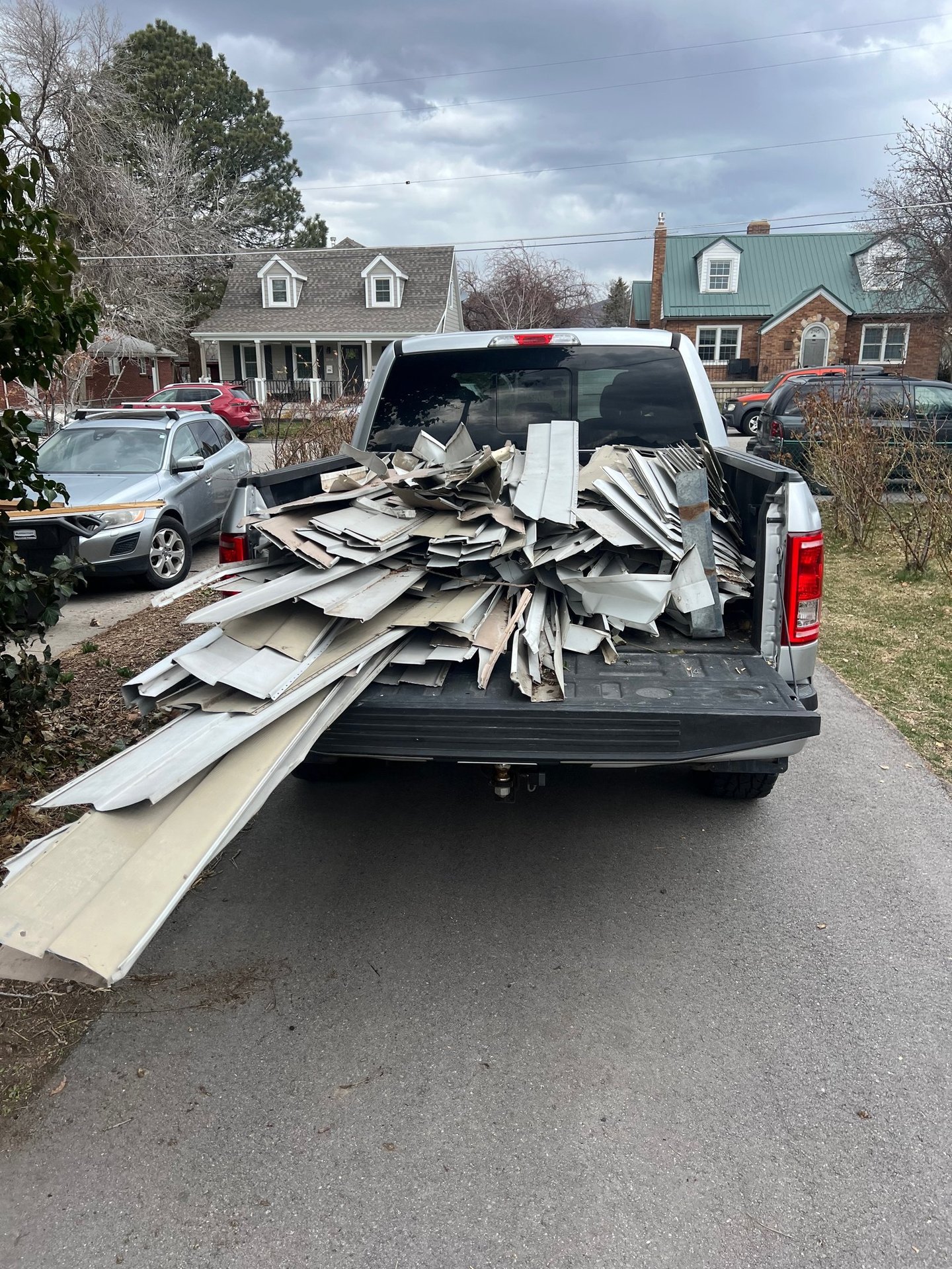 A truck bed filled with aluminum siding to be recycled 